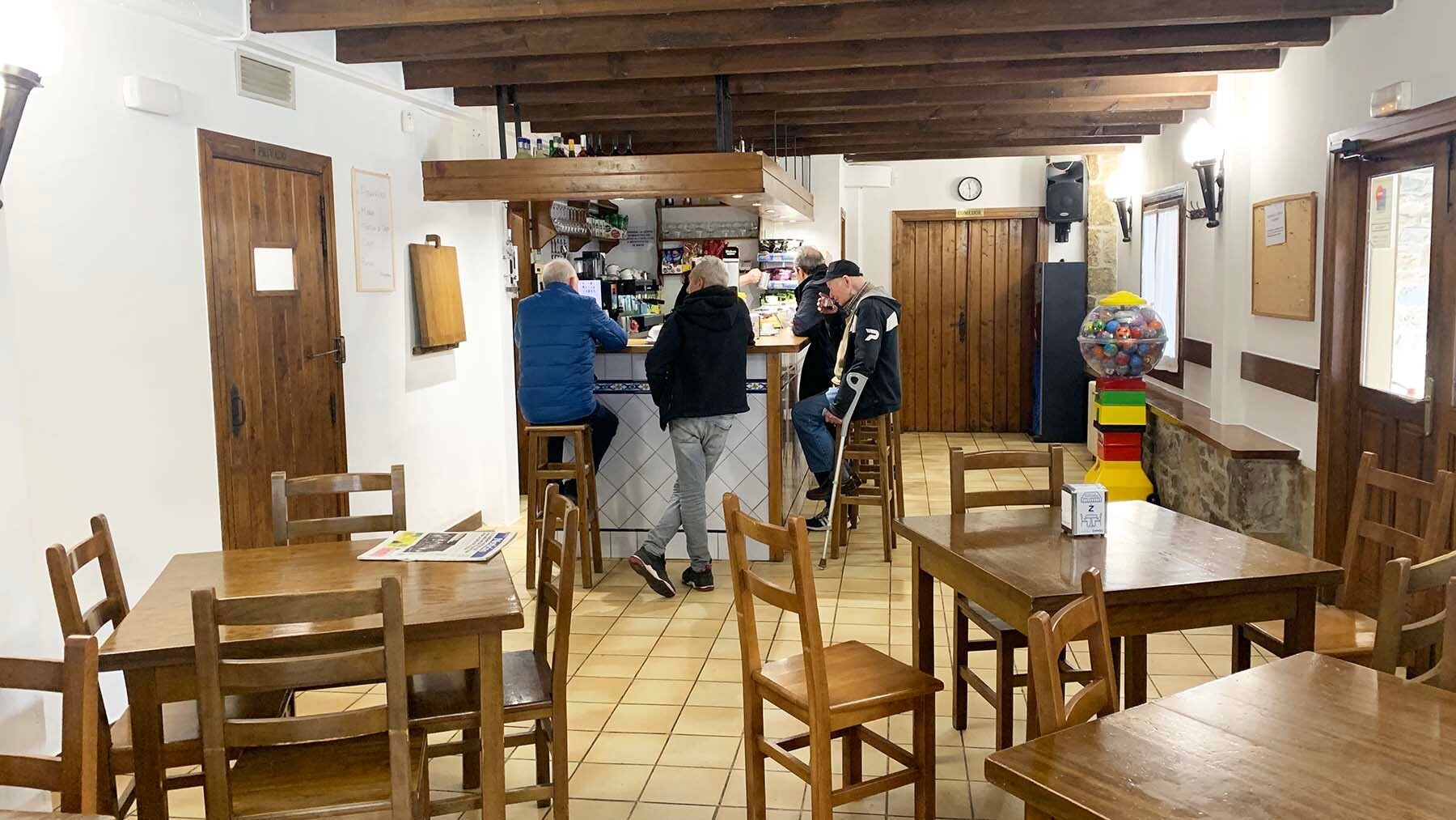 Interior del bar Getzenea en Salinas de Pamplona. Navarra.com
