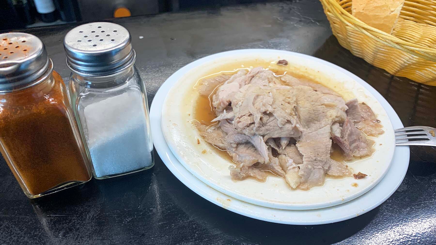 Plato de jamón asado en el bar Eska de Pamplona. Navarra.com