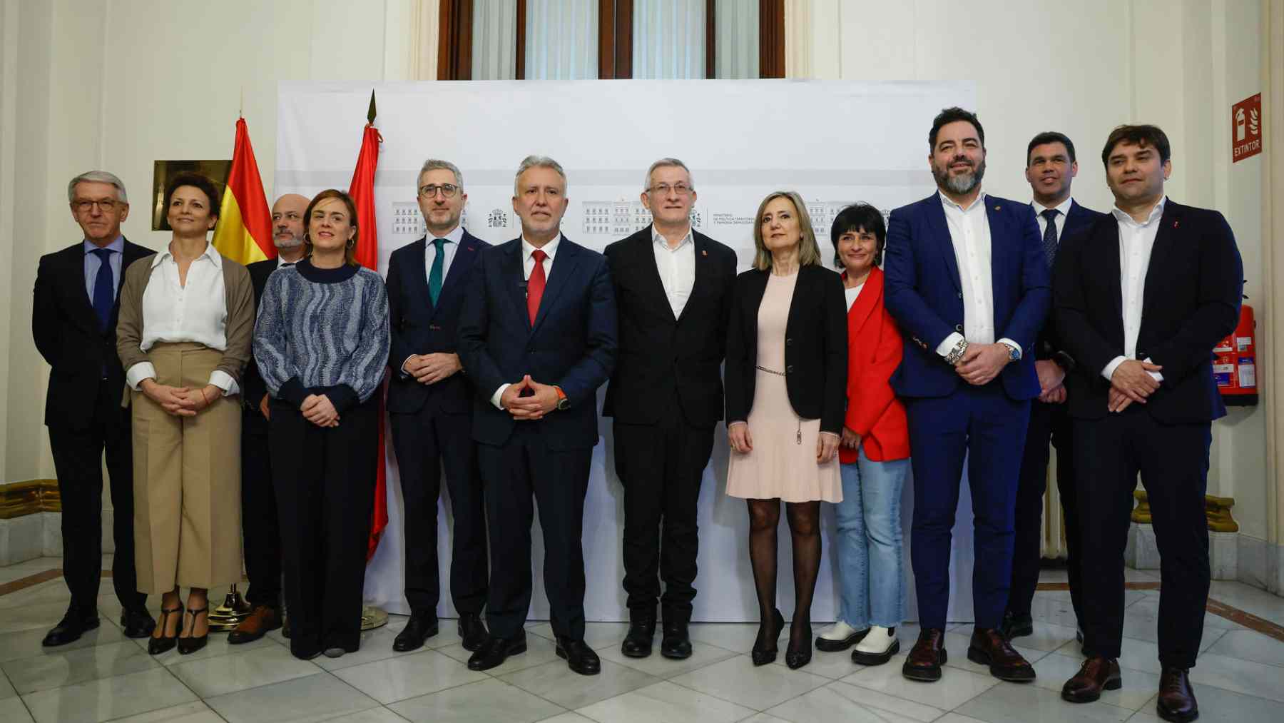 Los gobiernos de Sánchez y Chivite firman la expulsión de la Guardia Civil de las carreteras de Navarra