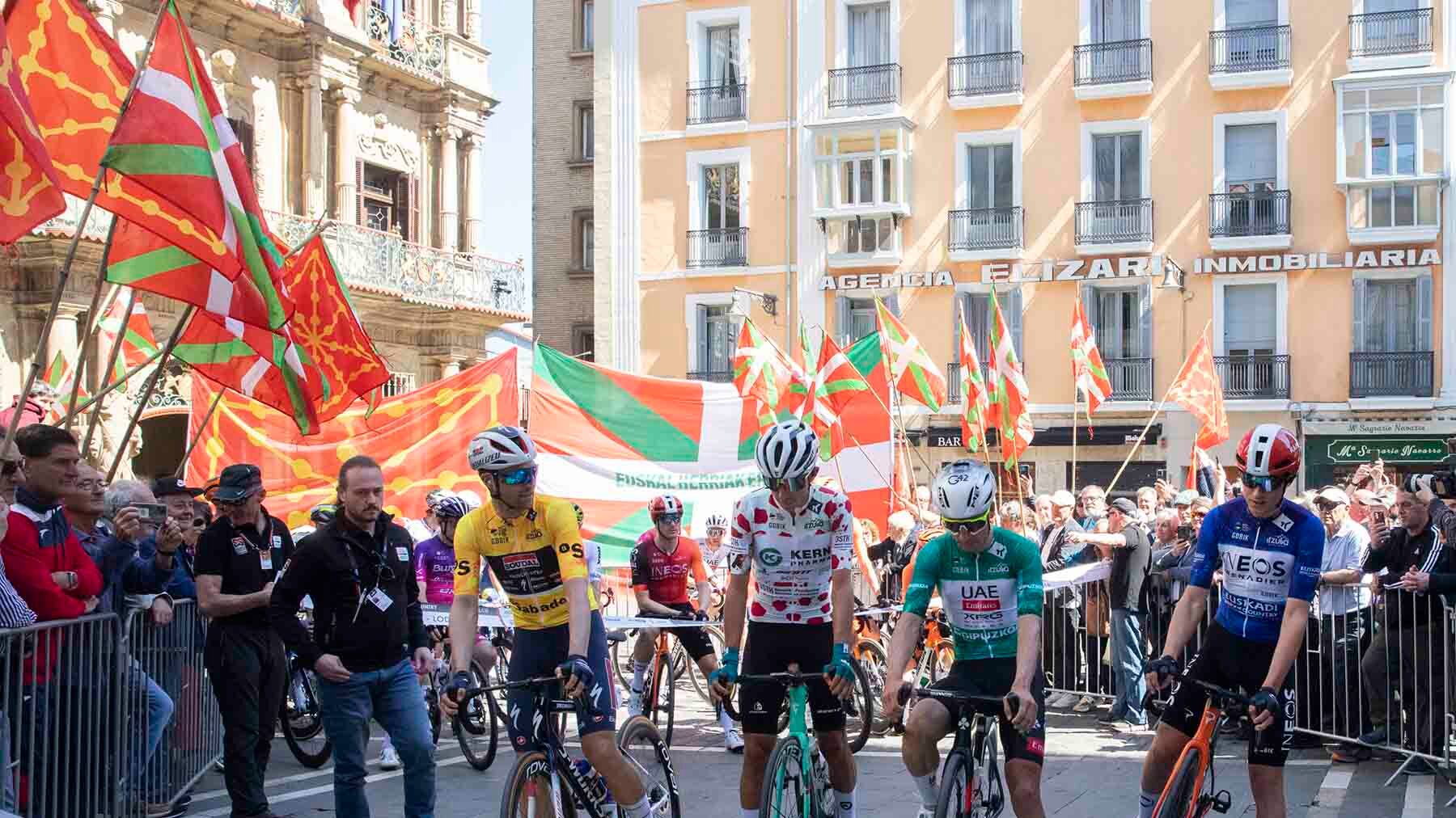 La segunda etapa de la Itzulia 2025 ha arrancado este martes en Pamplona. AYUNTAMIENTO DE PAMPLONA