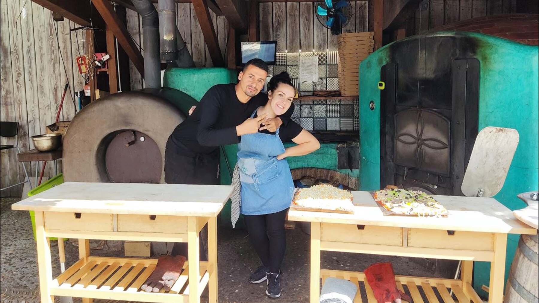 Los dueños de la pizzería artesana La Panpinela en Eraul (Navarra). Cedida.