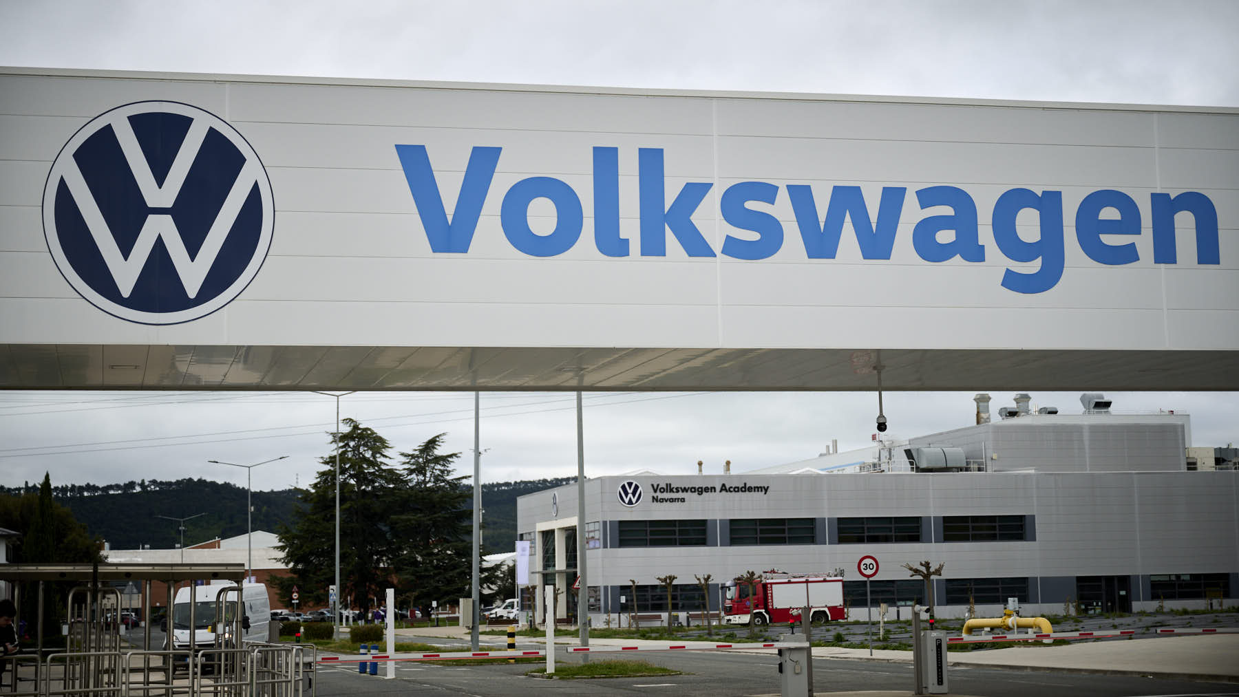 La planta de Volkswagen en Navarra para varias horas su producción tras la muerte de un trabajador