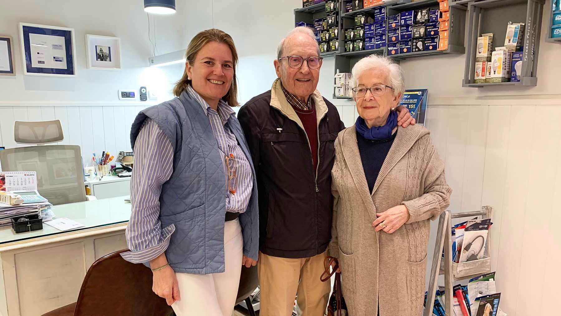 La tienda familiar que ilumina un pueblo de Navarra y cumple 60 años: 
