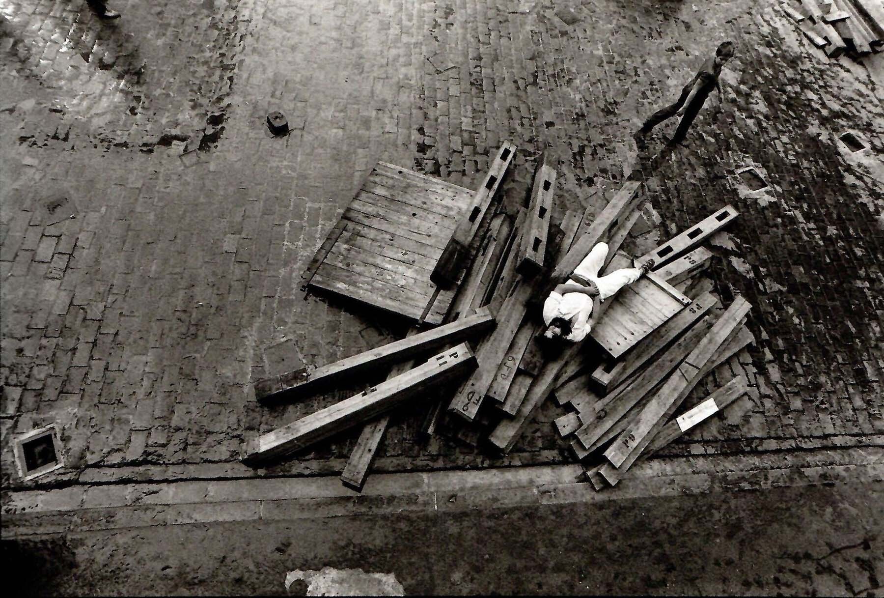 Foto 07. Del reportaje monográfico Los Sanfermines. Pamplona 1983. (Foto Koldo Chamorro, cortesía de la familia)