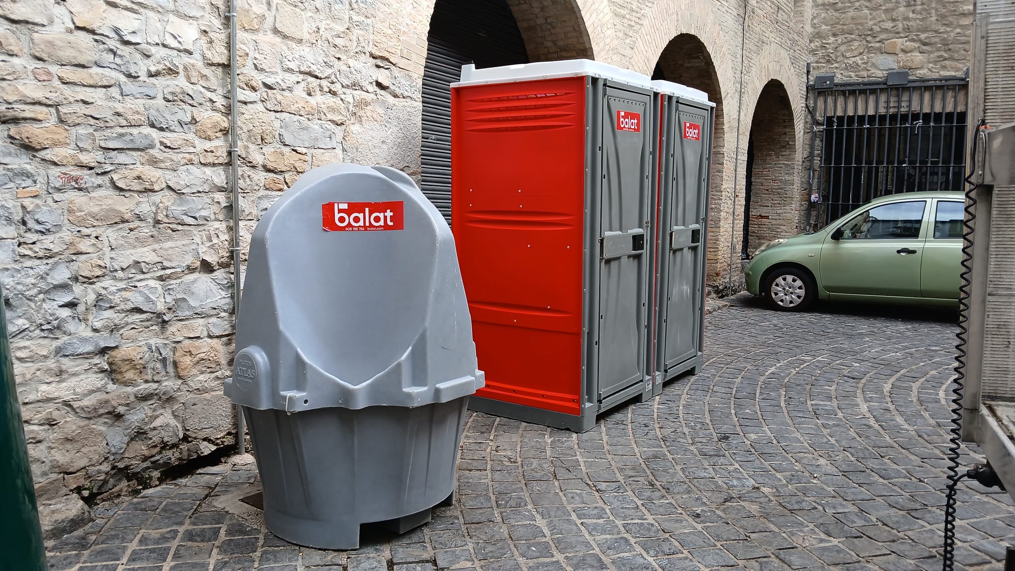 Pamplona refuerza los aseos del Casco Antiguo para frenar las 'meadas' en las calles los fines de semana