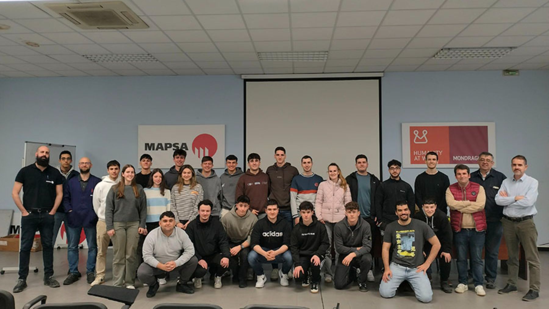 Estudiantes de la UPNA resuelven casos reales y técnicos de una empresa de Navarra