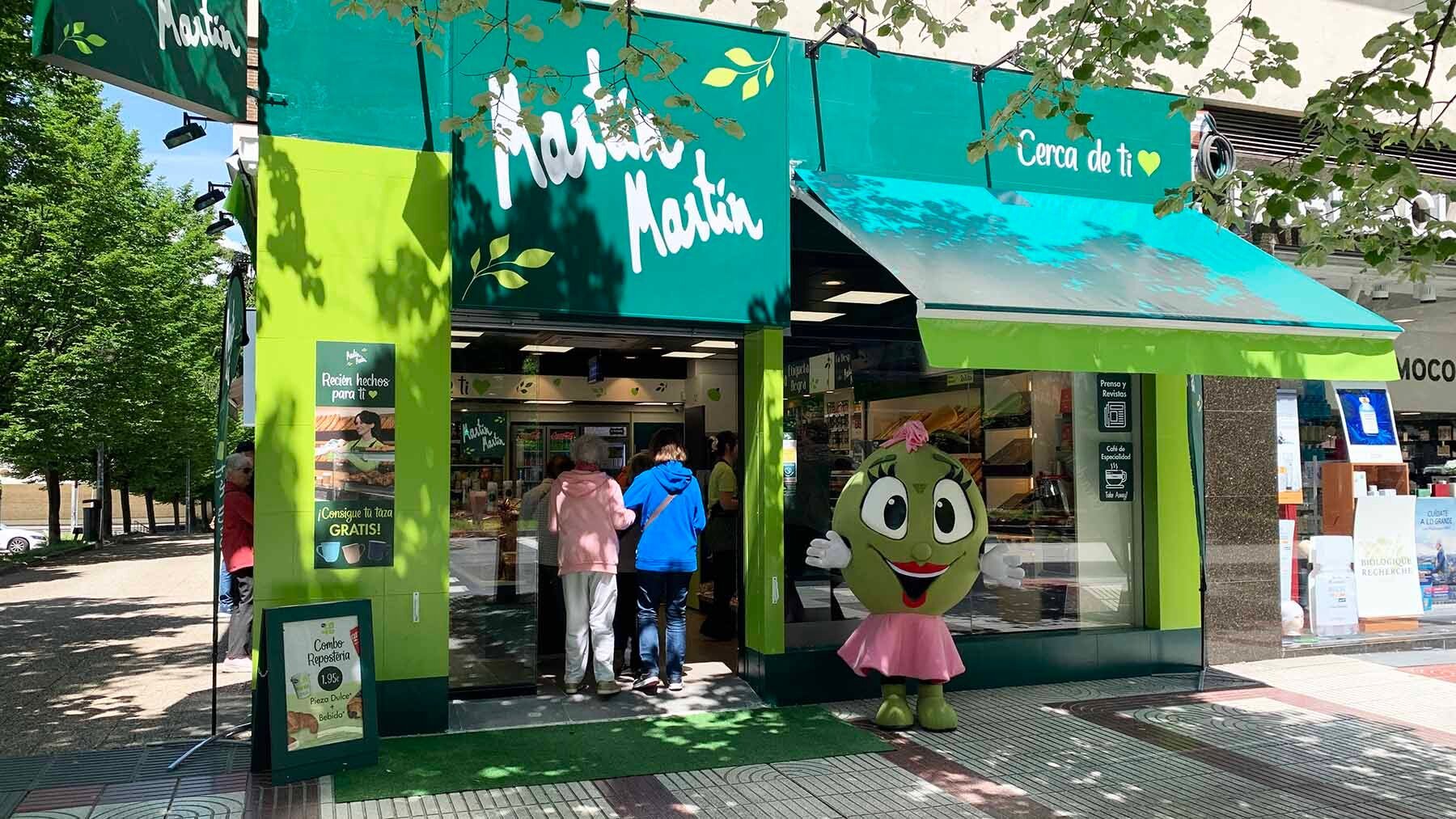 Fachada de la tienda Martín Martín en la avenida de Pio XII en Pamplona. Navarra.com