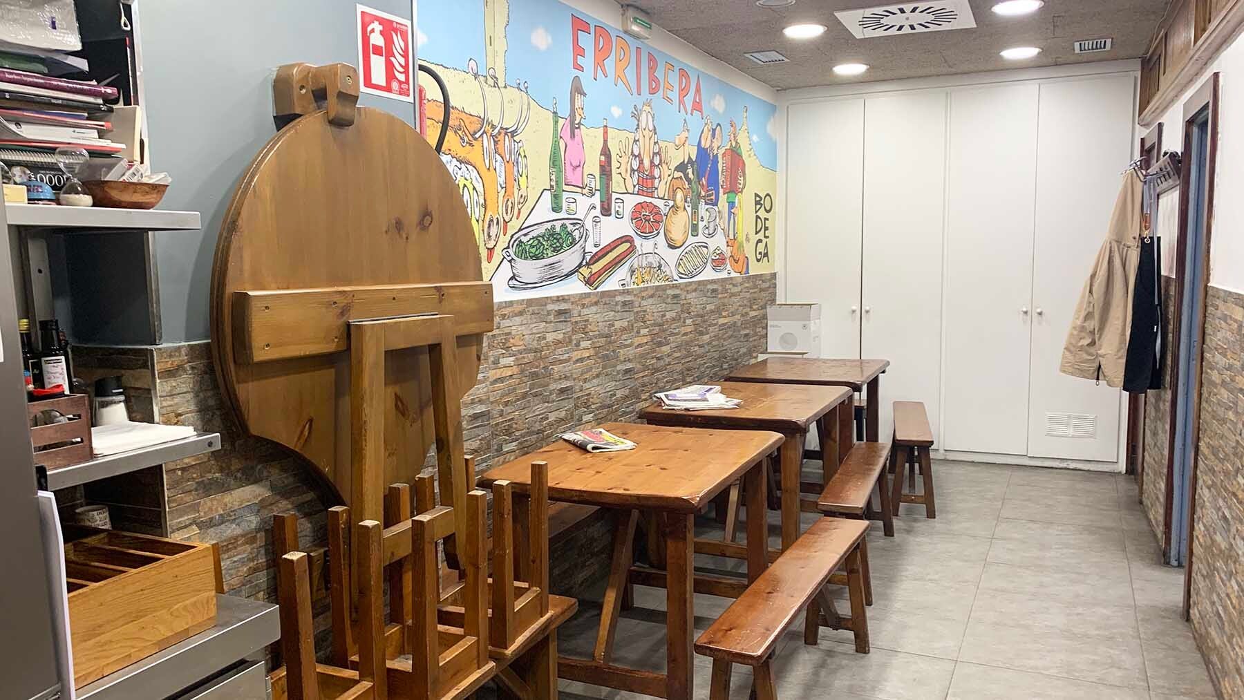 Interior de la bodega Erribera en la calle Pedro I en el barrio de Iturrama en Pamplona. Navarra.com