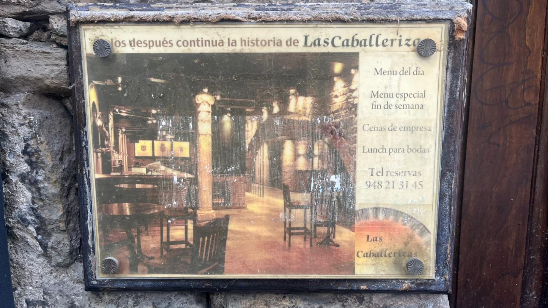 Cartel del antiguo restaurante Las Caballerizas. I.Z