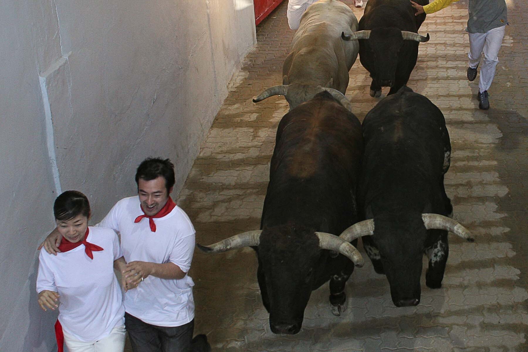 (12/07/2005) Callejón de entrada a la plaza de toros (Foto David Artigas, cortesía del autor)