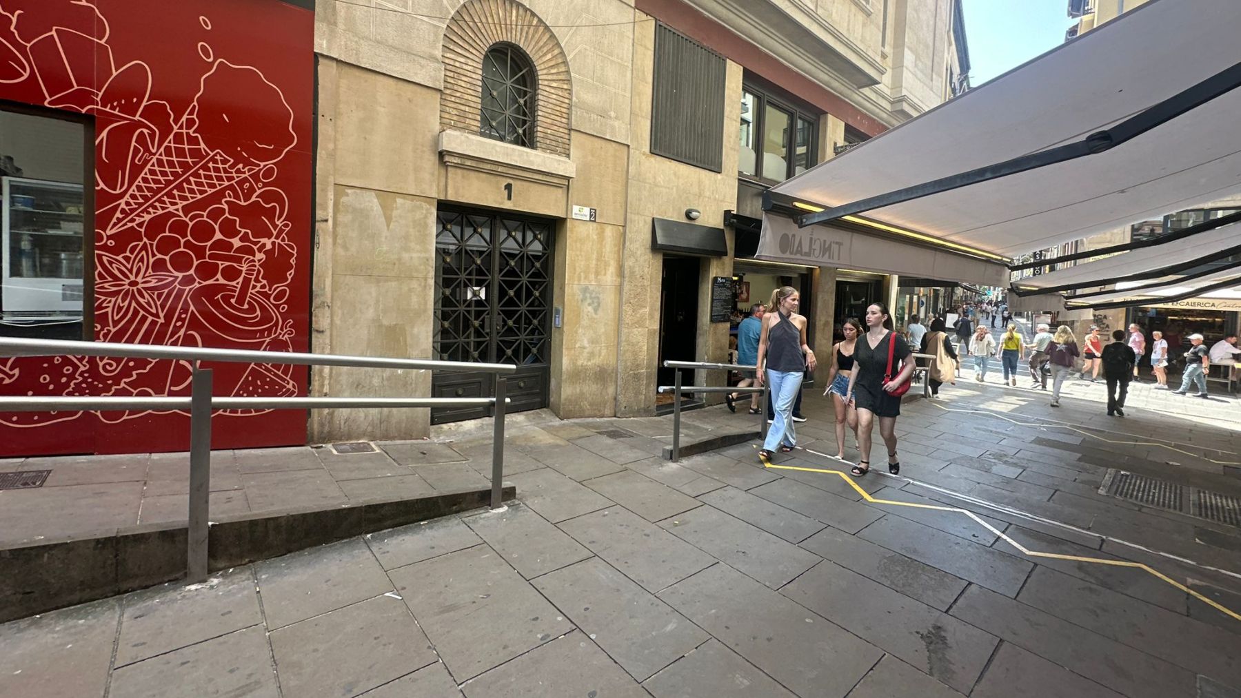 Portal donde se encuentra la sede de la constructora Servinabar en Pamplona. NAVARRA.COM