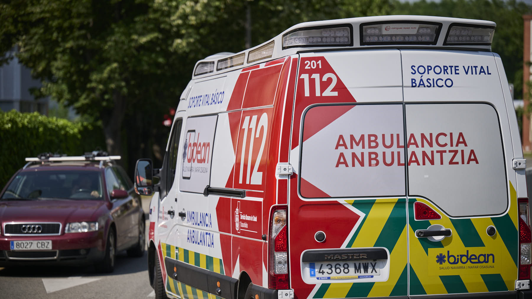 Atrapada una mujer de 46 años tras un chocar con su coche contra un camión cerca de Pamplona