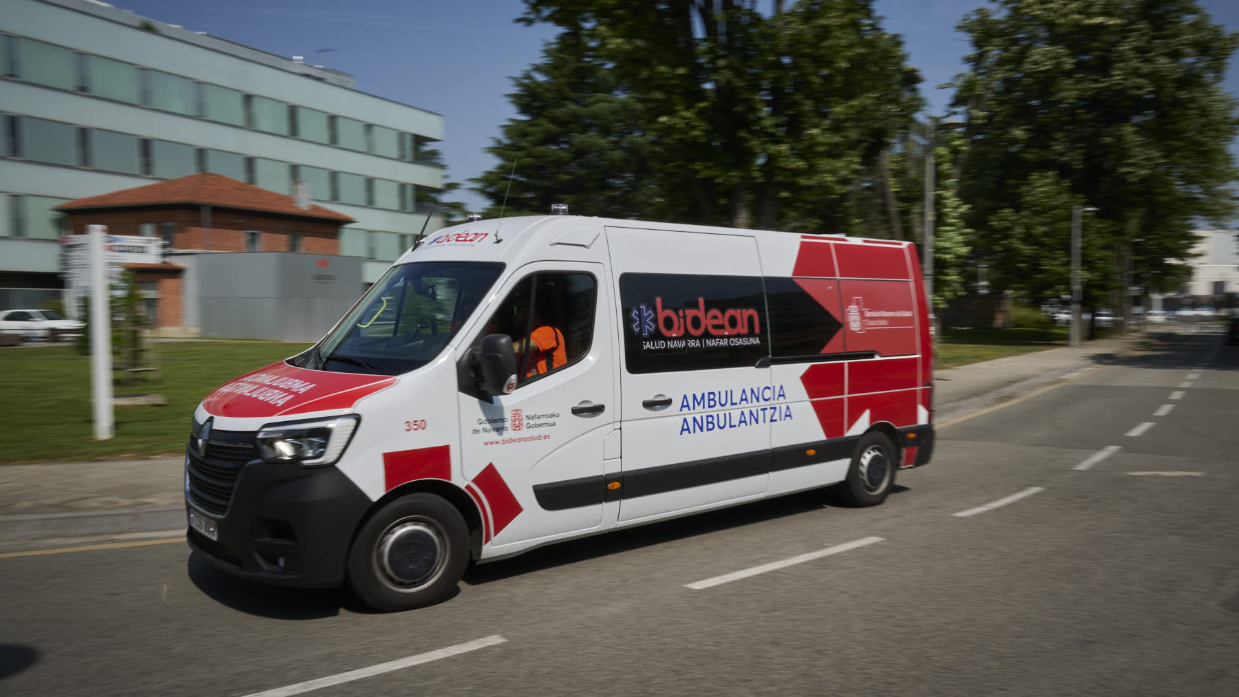 Un accidente laboral en Navarra deja un herido grave tras darse un golpe en una empresa de construcción