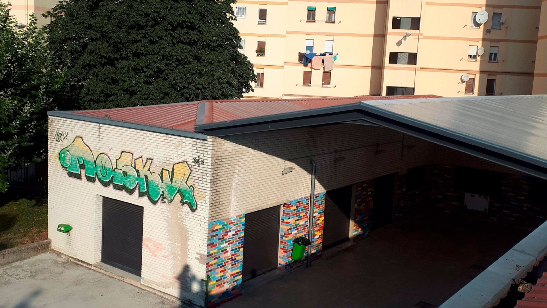 Un edificio de Pamplona de más de 40 años contará con una restauración en verano