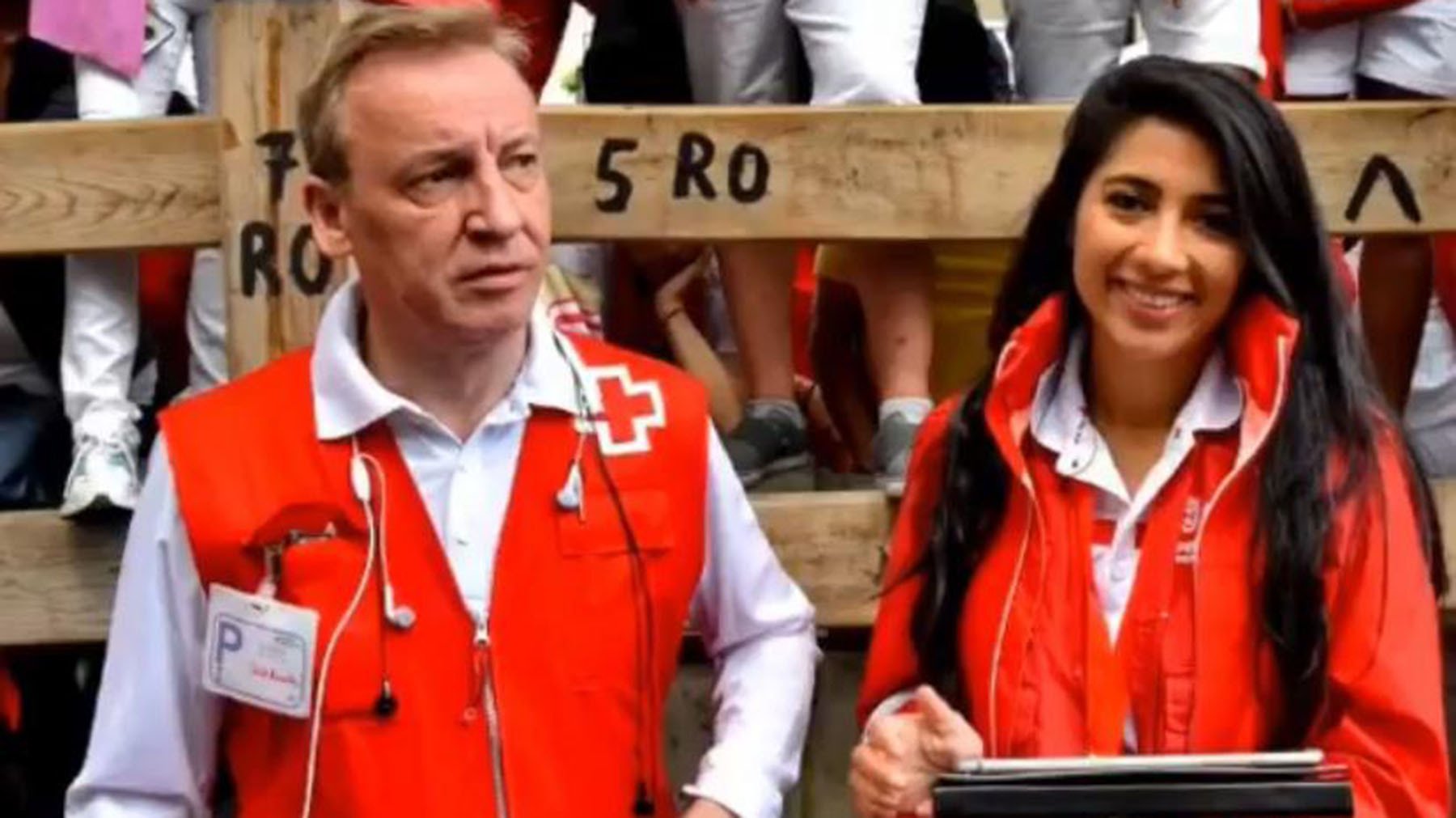 José Aldaba junto a Sandra Parra en un encierro de San Fermín en Pamplona. Cedida.