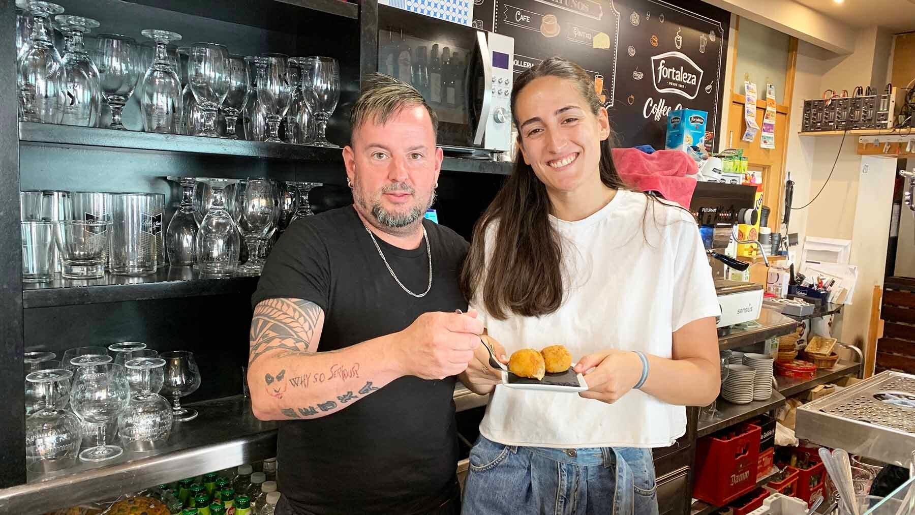 La croqueta de toro que causa furor en un bar de Pamplona muy conocido en San Fermín: 