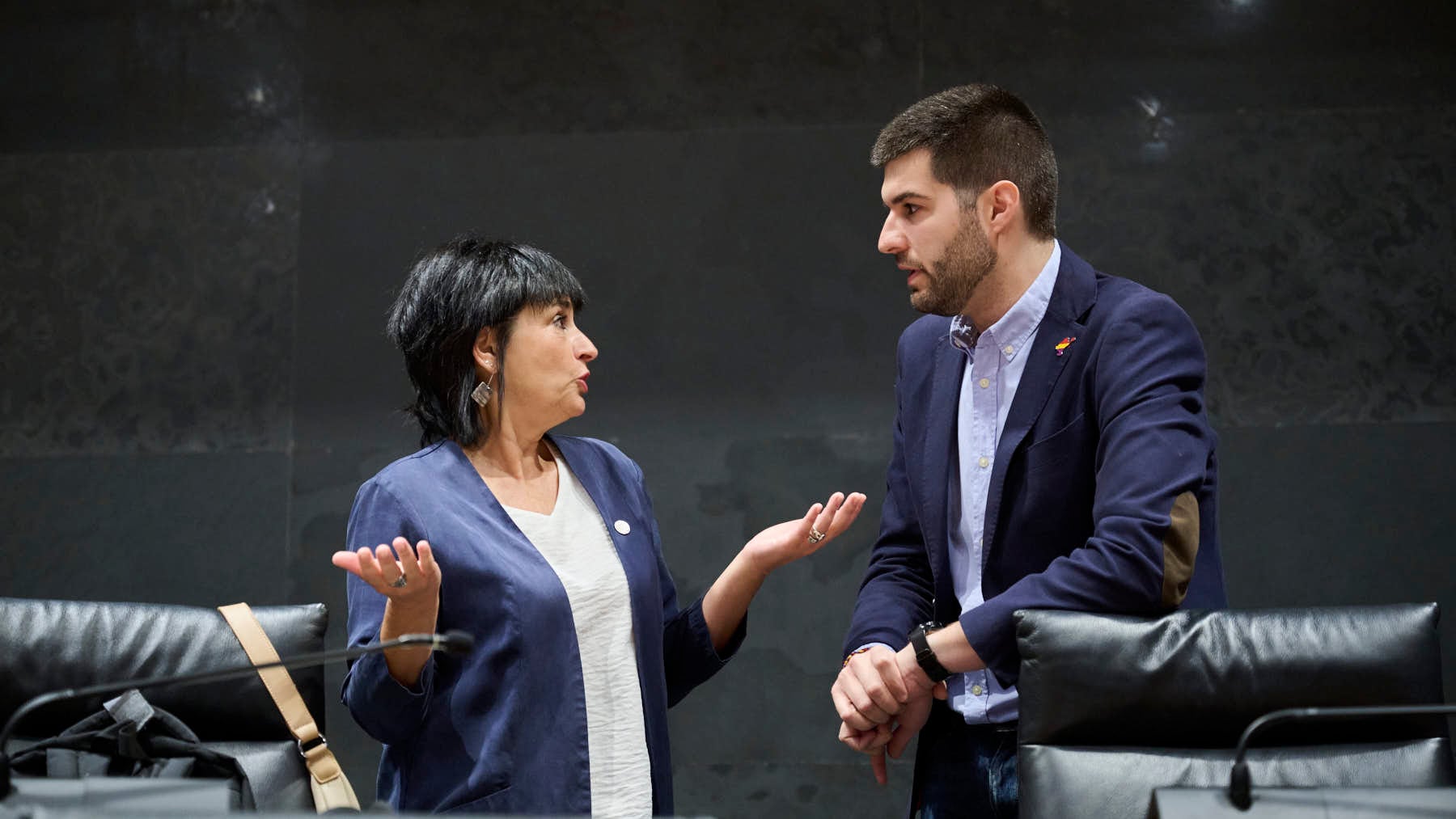 Bildu y Contigo abandonan una sesión organizada por Vox que alertaba del 