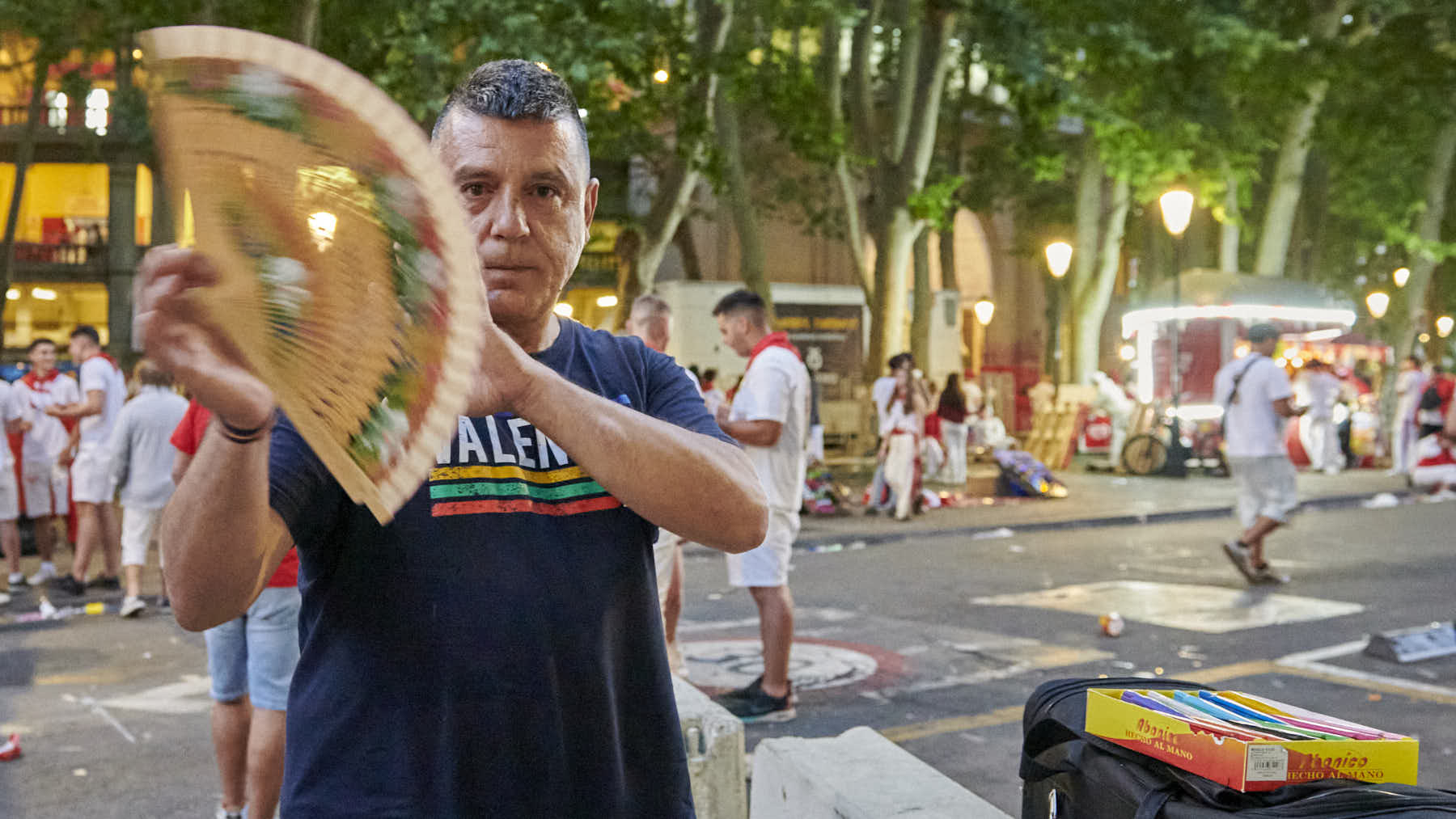 Álvaro, el valenciano que llega a San Fermín para vender 300 abanicos: 