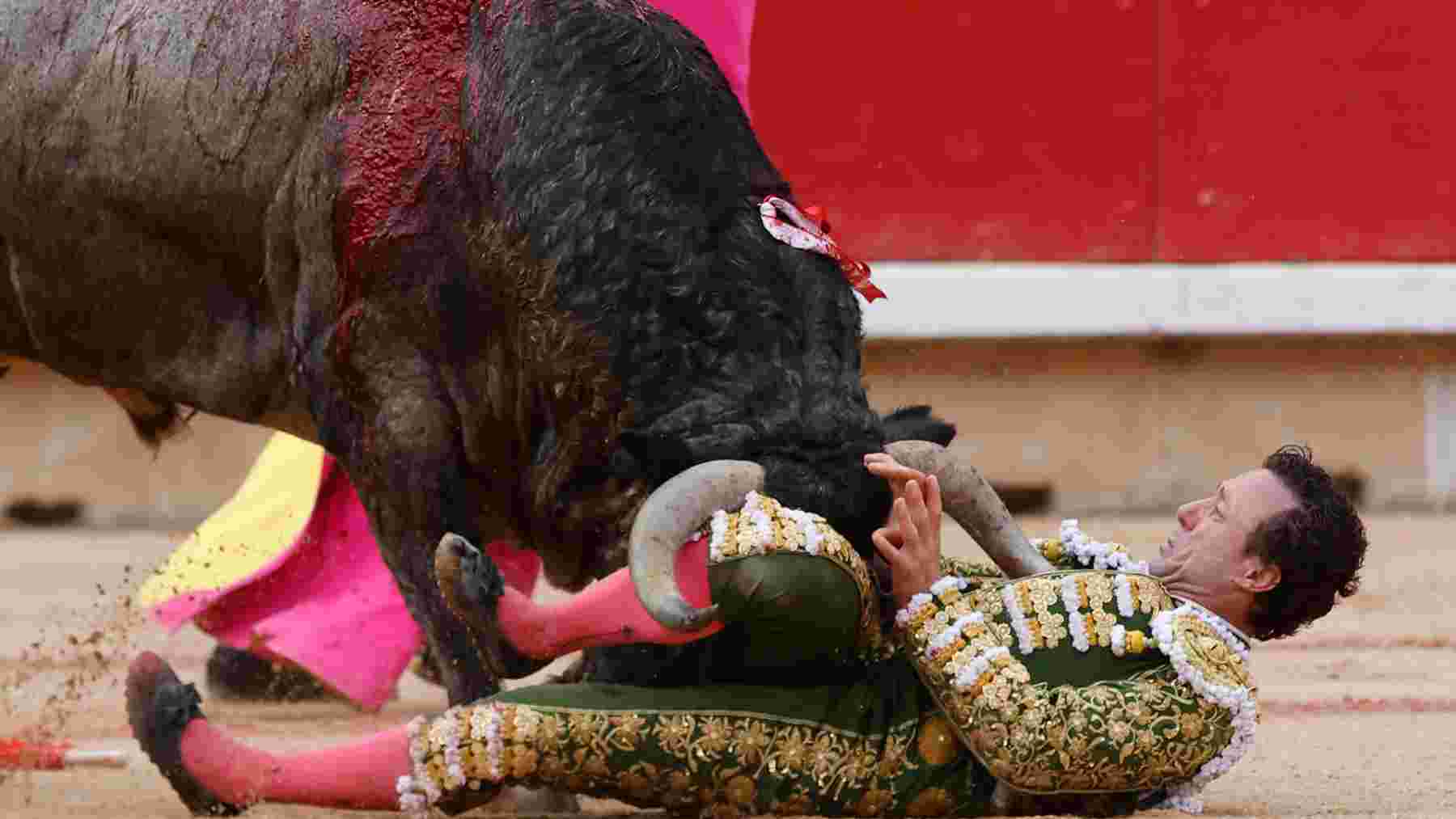 La decisión de los médicos tras el durísimo revolcón que se ha llevado el torero Rafaelillo en San Fermín