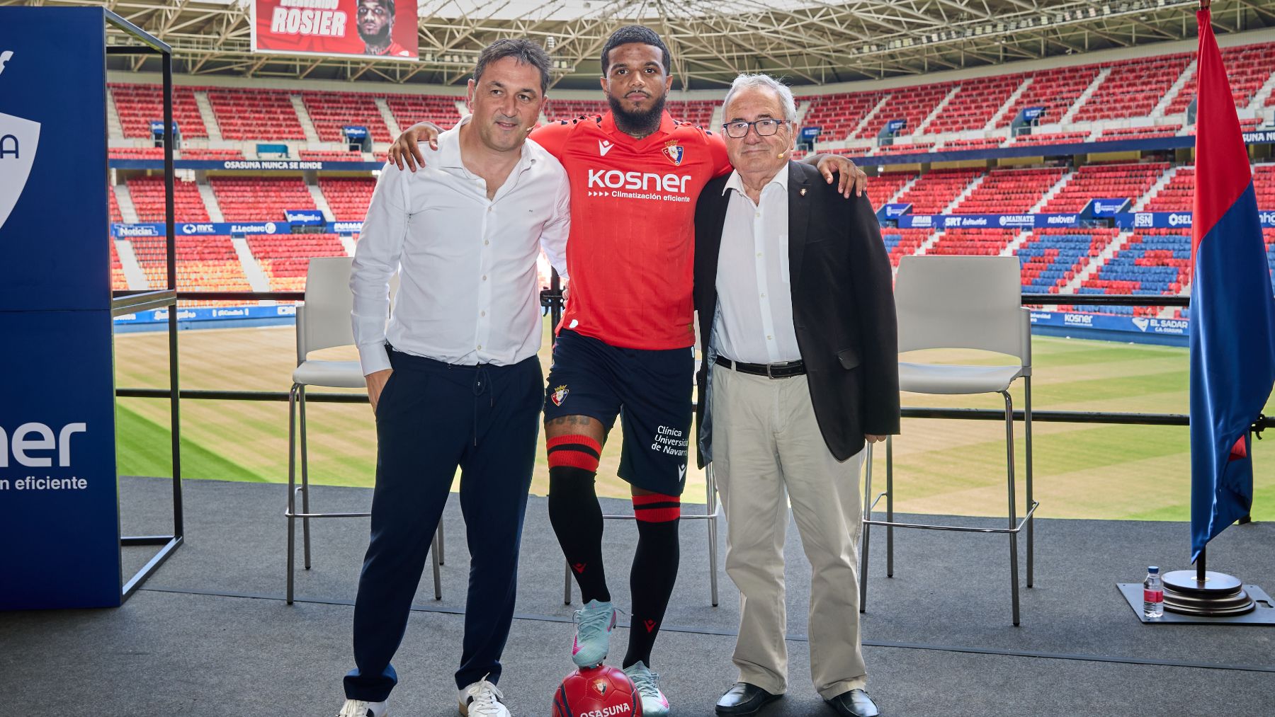 Osasuna presenta en El Sadar a uno de sus fichajes estrella de esta temporada