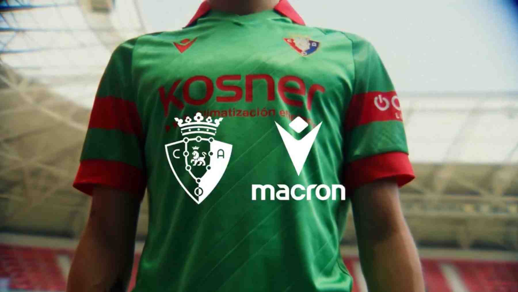 Diseño de la segunda camiseta de Osasuna para la temporada 2025/2026 que homenajea al segundo uniforme con el que OSasuna jugó por primera vez competición europea hace 40 años. OSASUNA