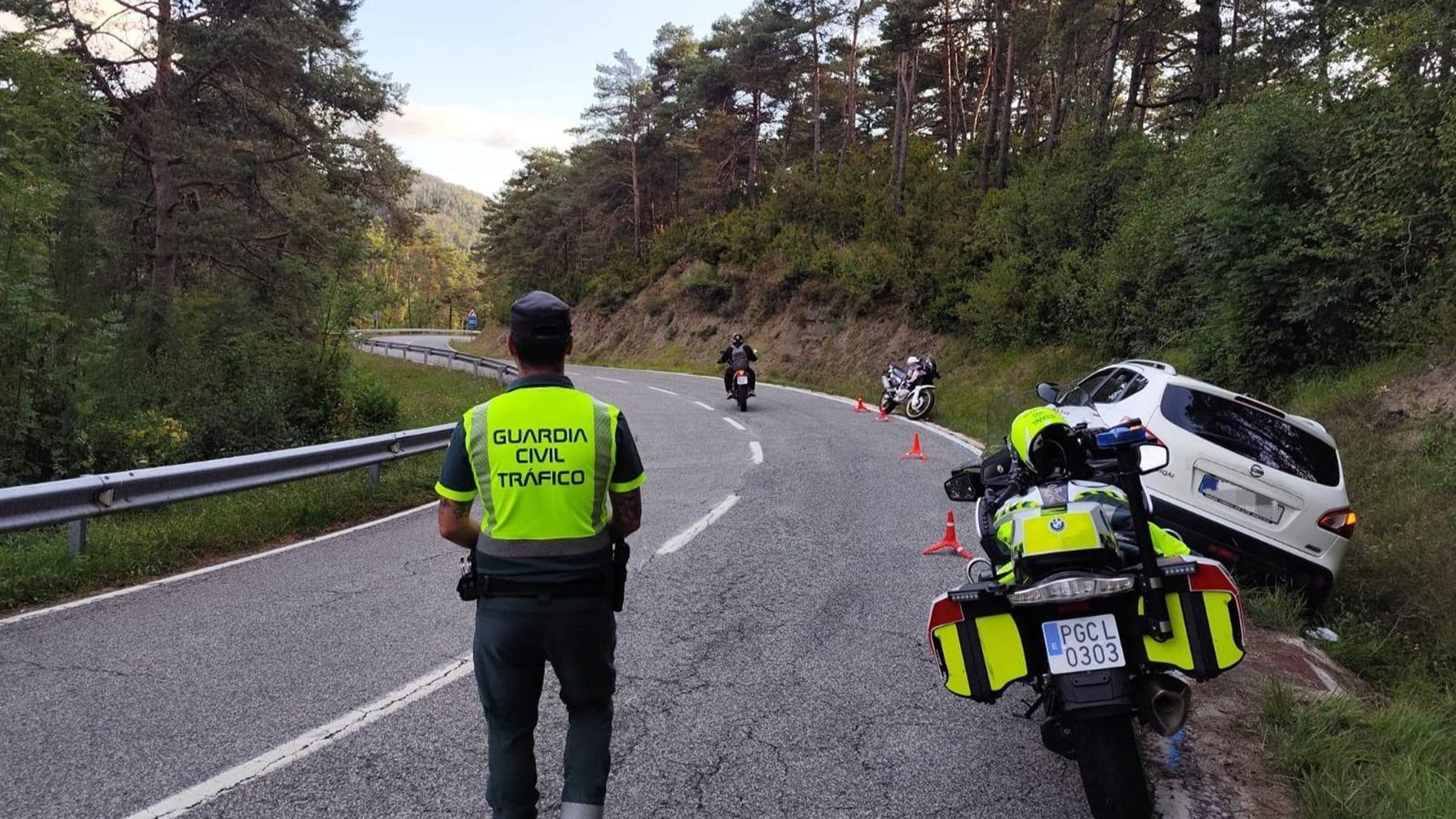 Dos heridos, uno de ellos menor de edad, al chocar un turismo y una moto en Navarra