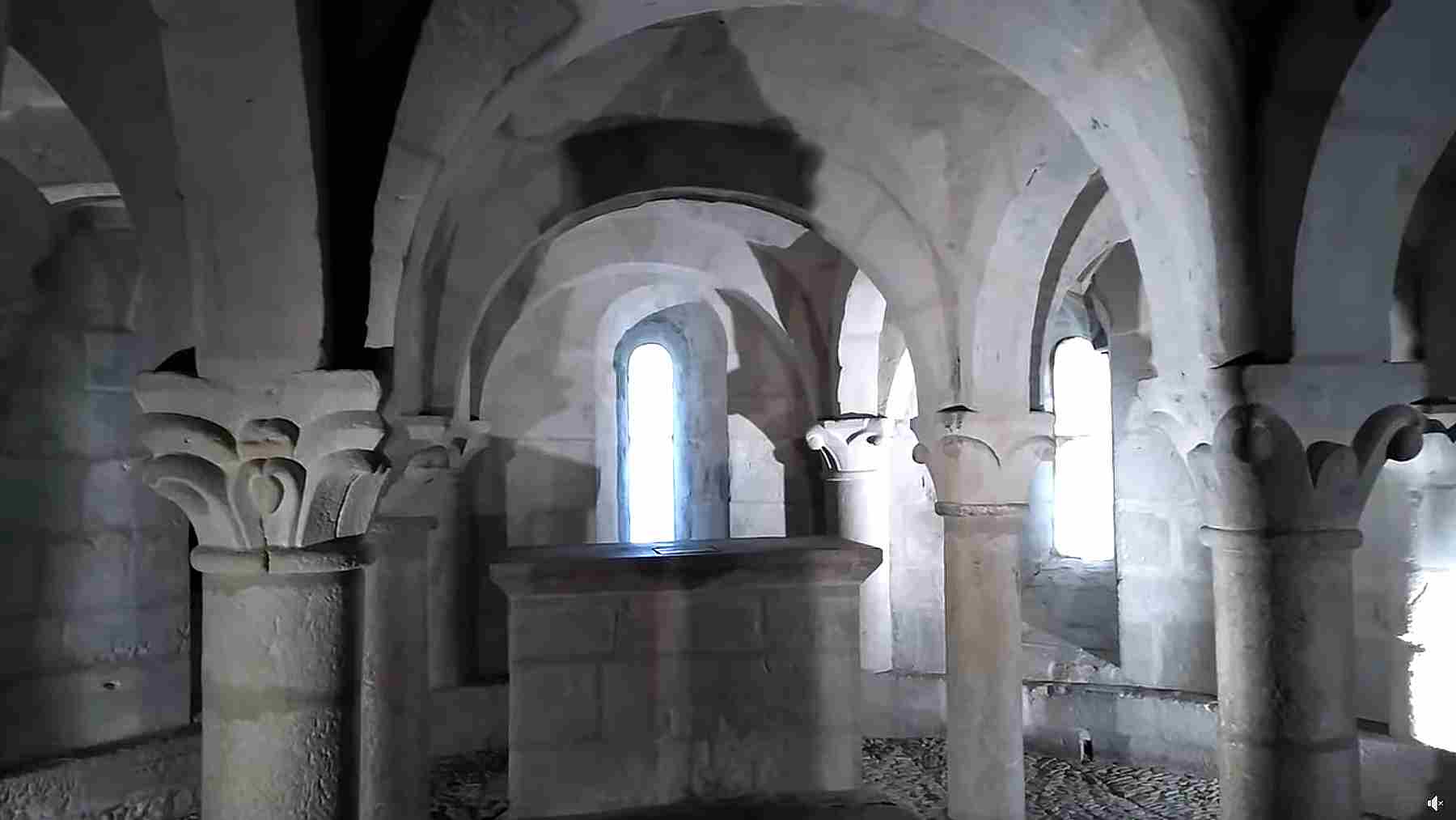 Cripta de la iglesia de San Martín de Tours en San Martín de Unx. NAVARRA.COM