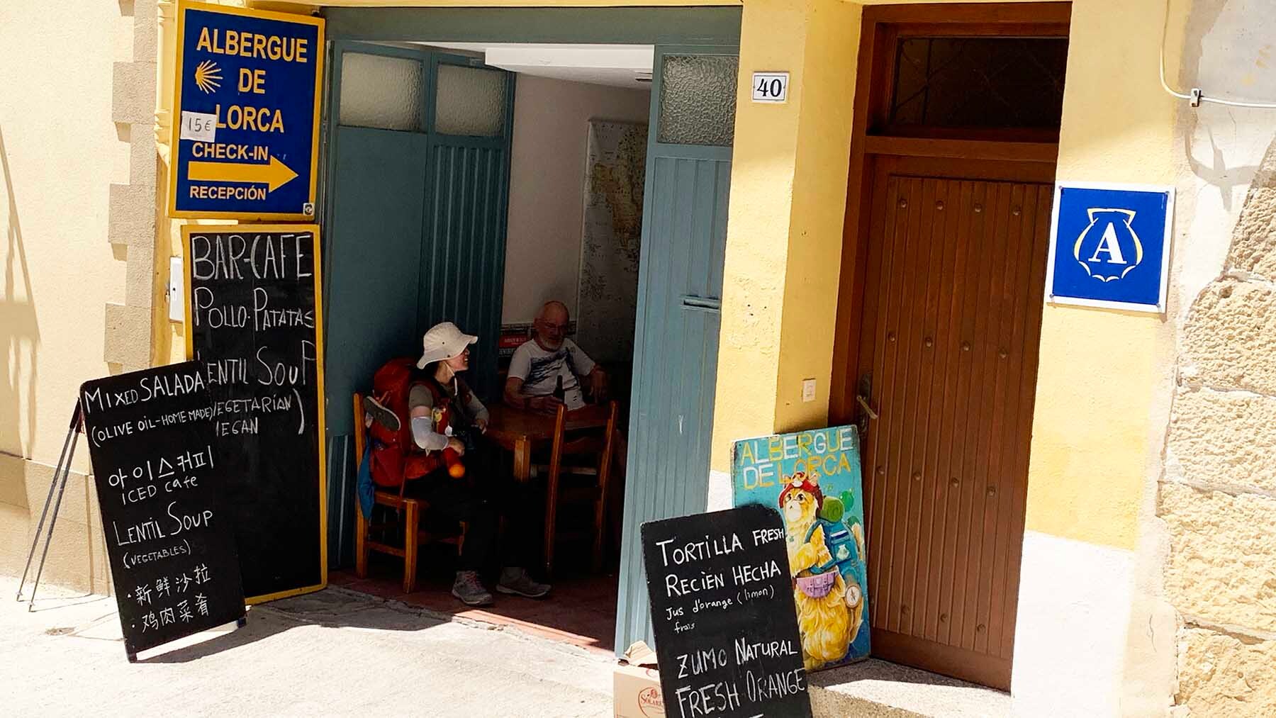 Puerta de entrada al albergue de Lorca en Tierra Estella. Navarra.com