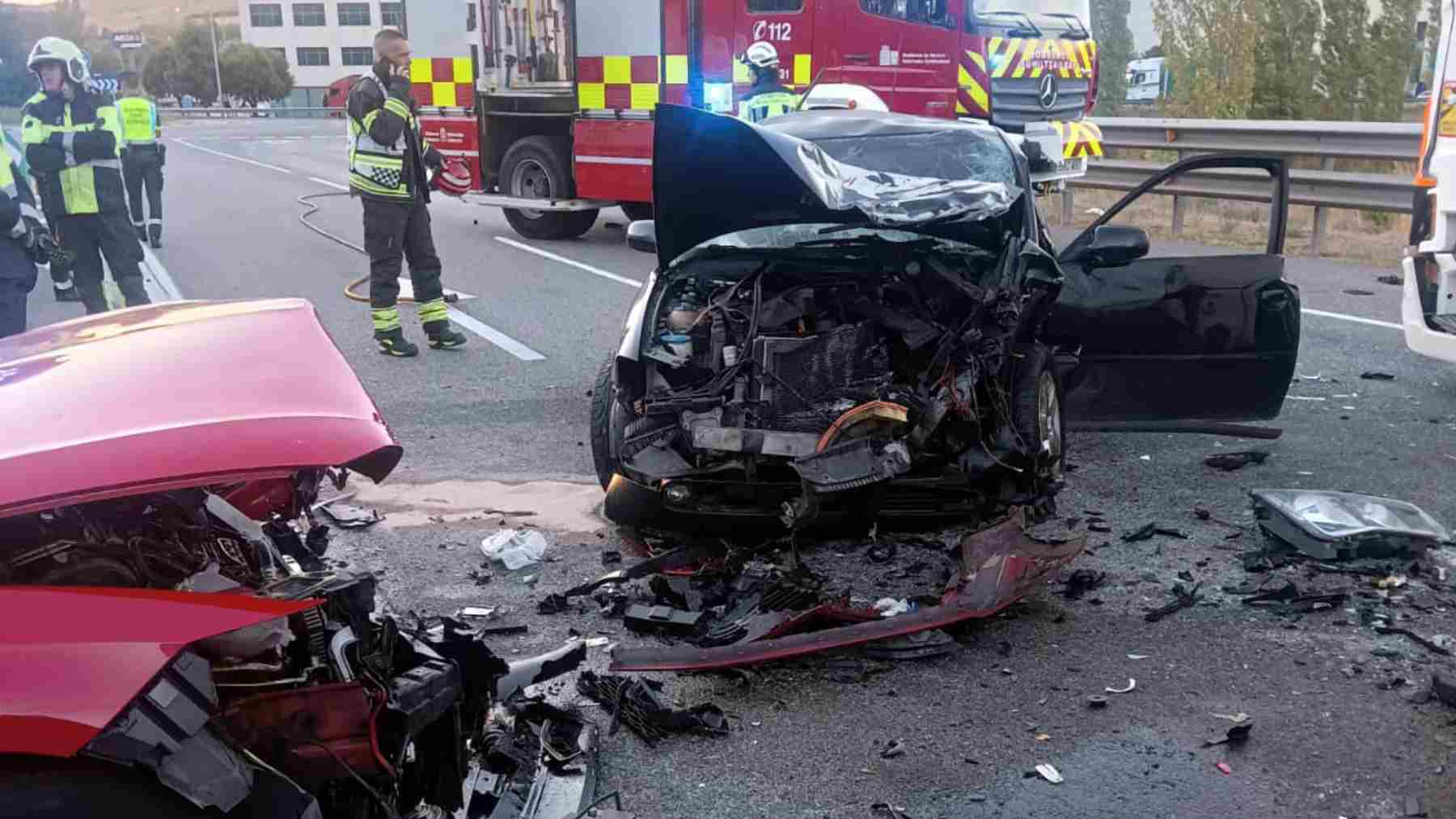 Accidente en cadena en Navarra: tres personas heridas tras un grave choque frontal en la Comarca de Pamplona