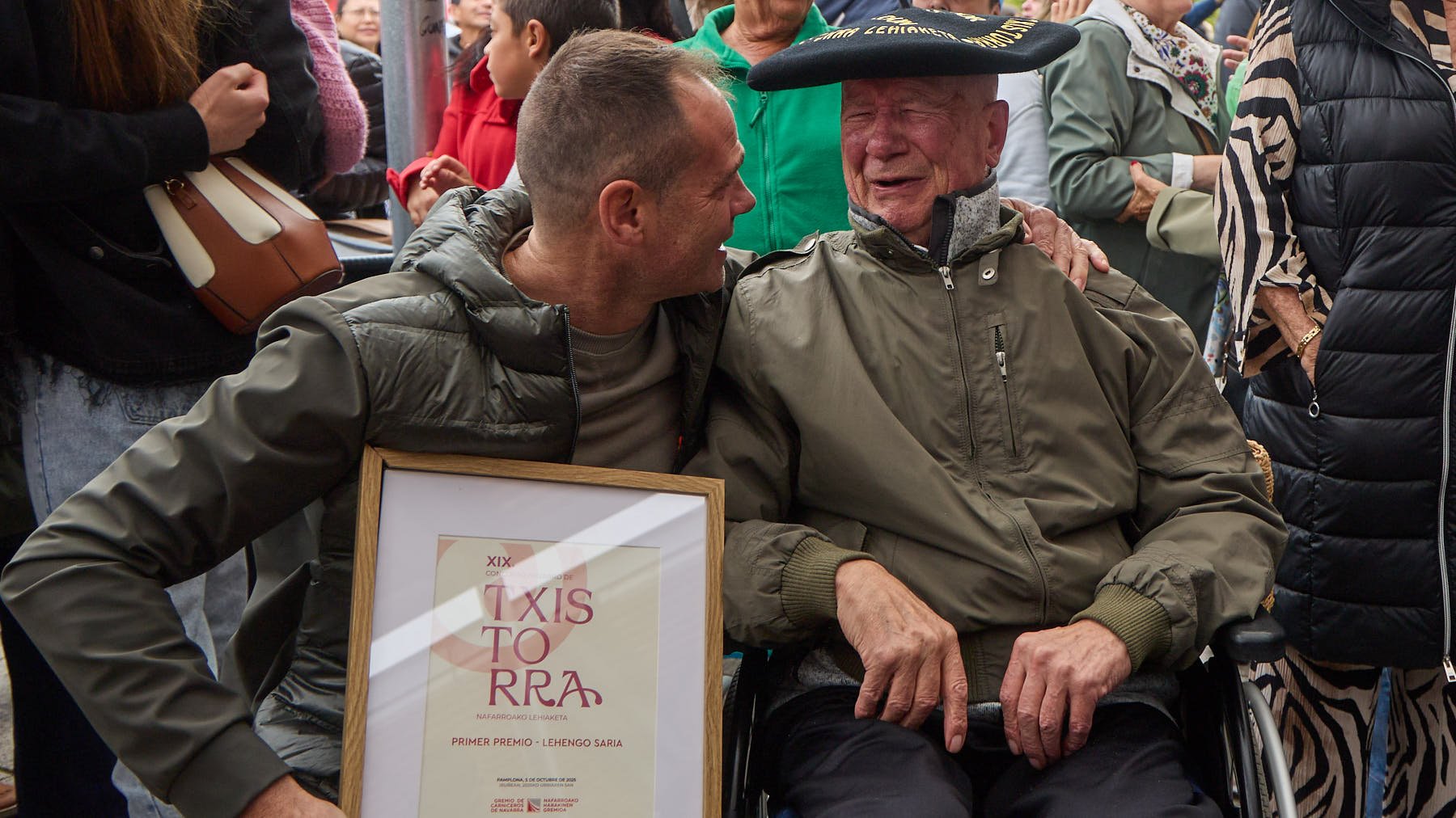 Fiesta de la Txistorra en el barrio de La Milagrosa de Pamplona con la entrega de los premios del XIX Concurso Navarro de Txistorra. IÑIGO ALZUGARAY
