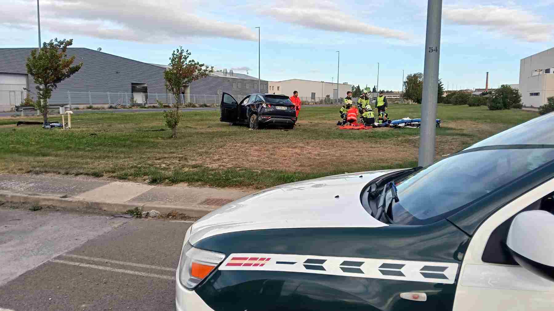 Herido grave un menor de 17 años en Navarra tras perder un conductor el control del coche en una rotonda
