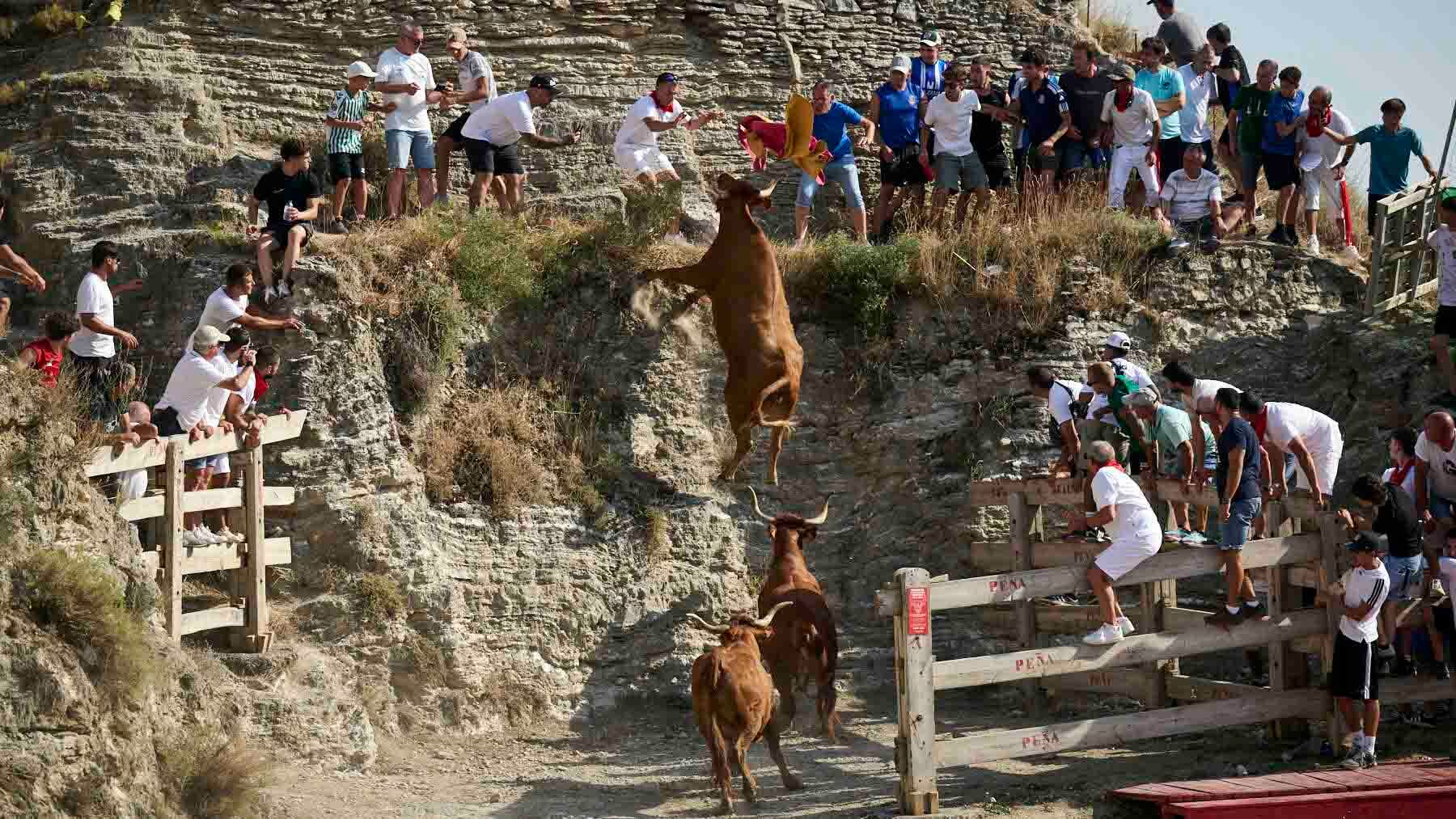 El secreto del 'boom' turístico en este pueblo de Navarra: tradición, cuevas y un encierro único