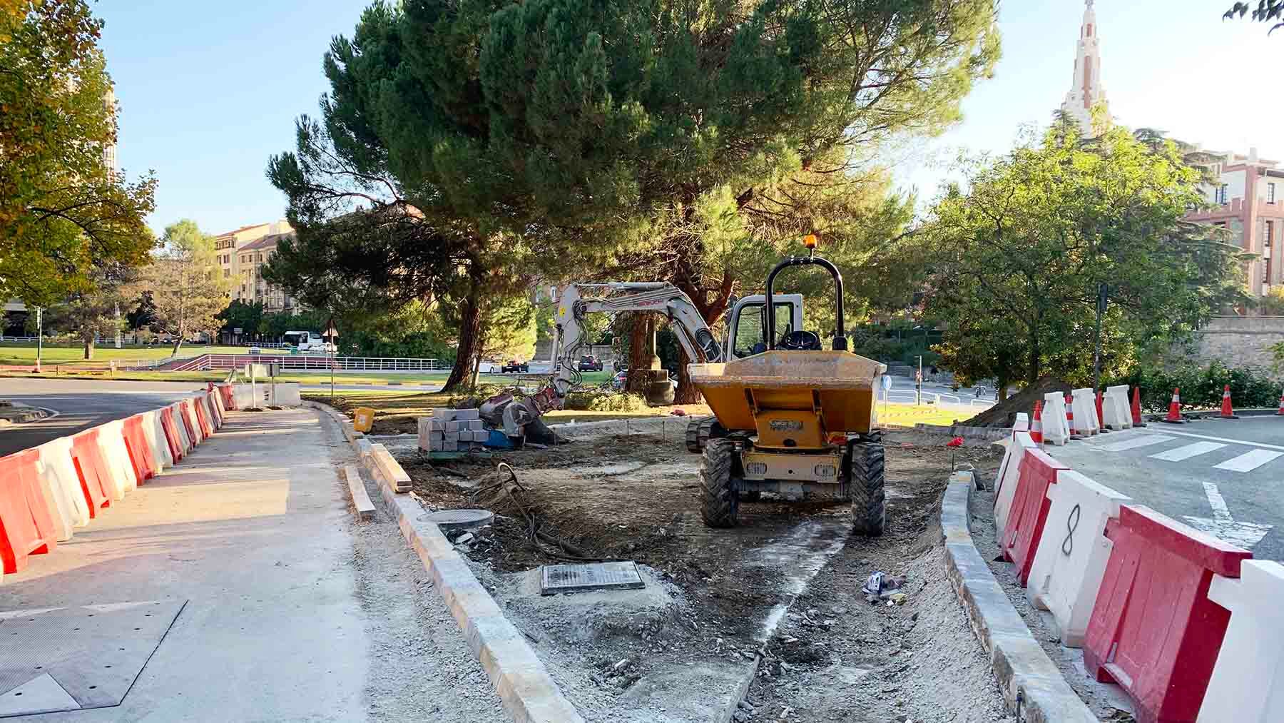 El carril bici que Asirón mete 'con calzador' en una de las zonas con más tráfico de Pamplona: 