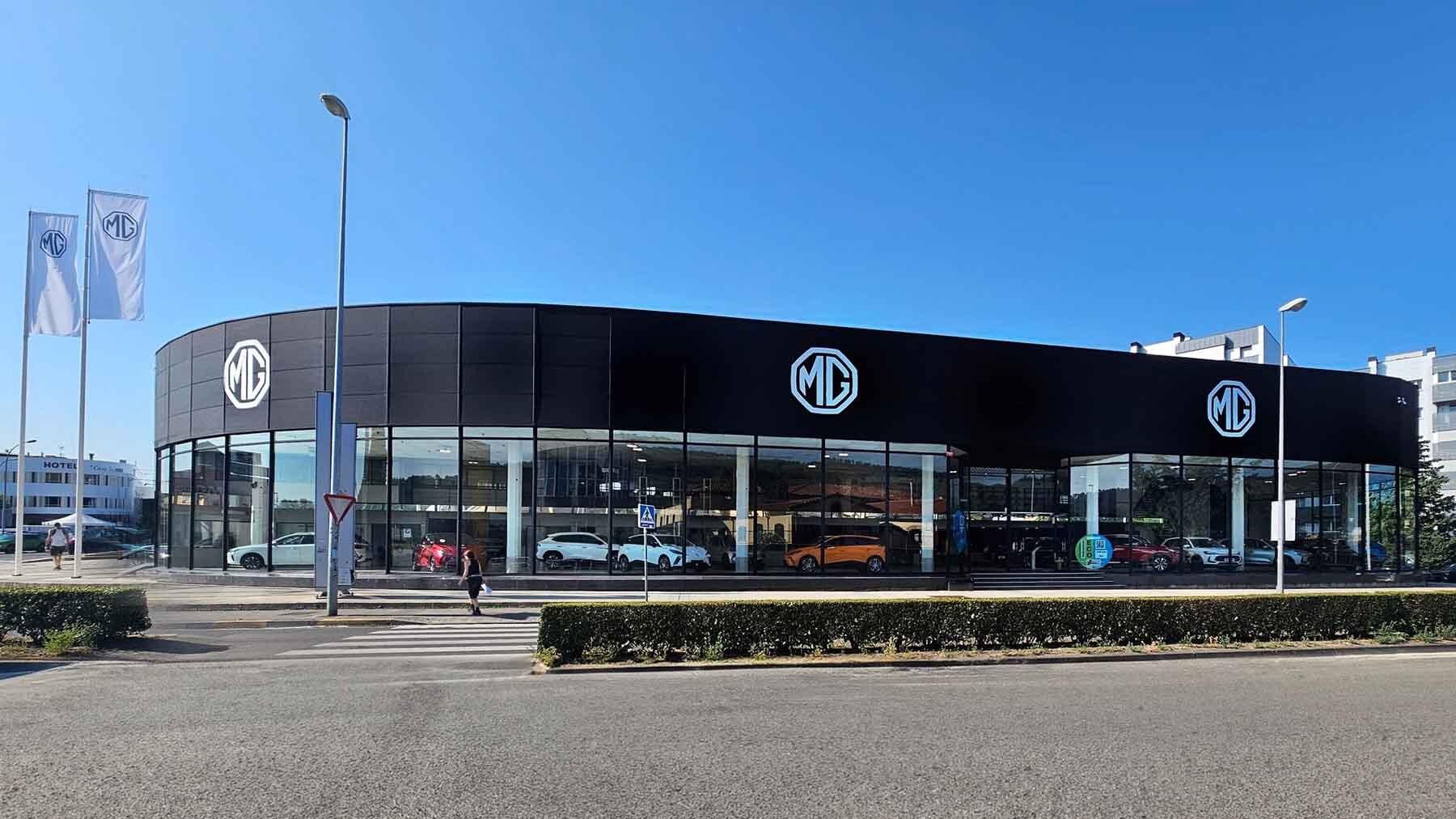Fachada del concesionario MG de Pamplona, que vuelve a Navarra de la mano del grupo Torregrosa.