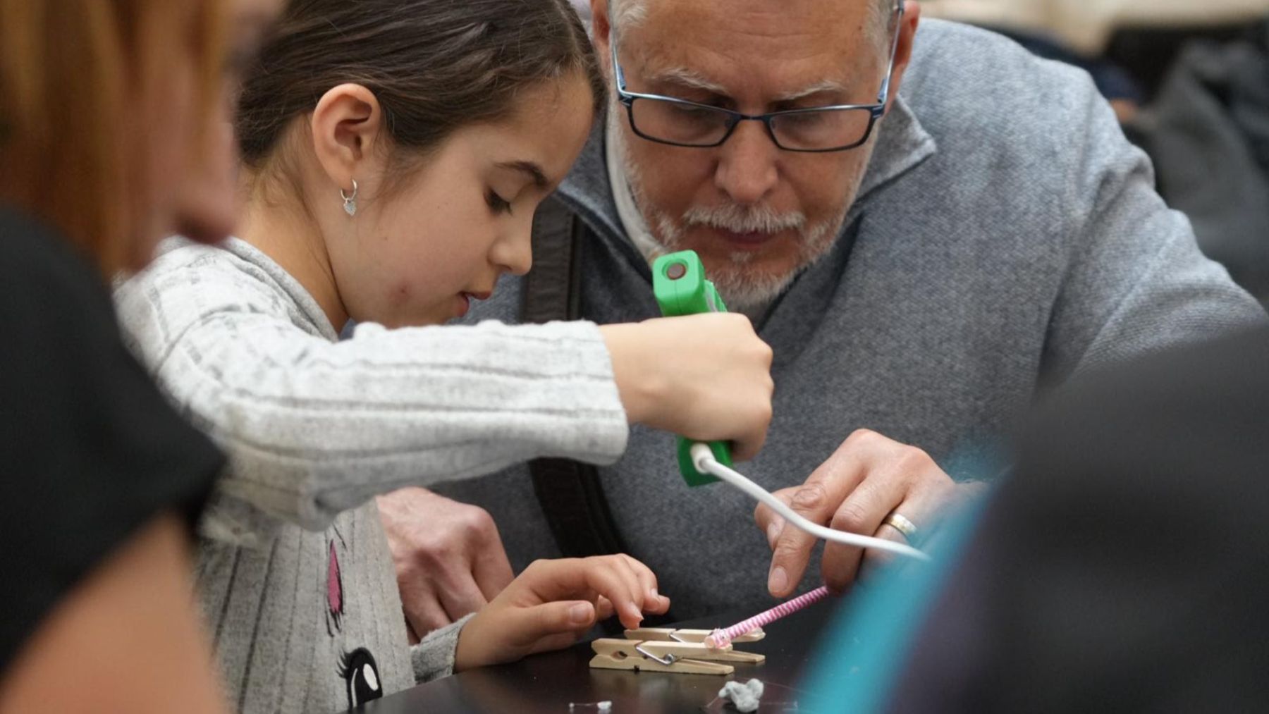 Adornos navideños, cromatografía y química divertida: el otoño más científico llega a Pamplona
