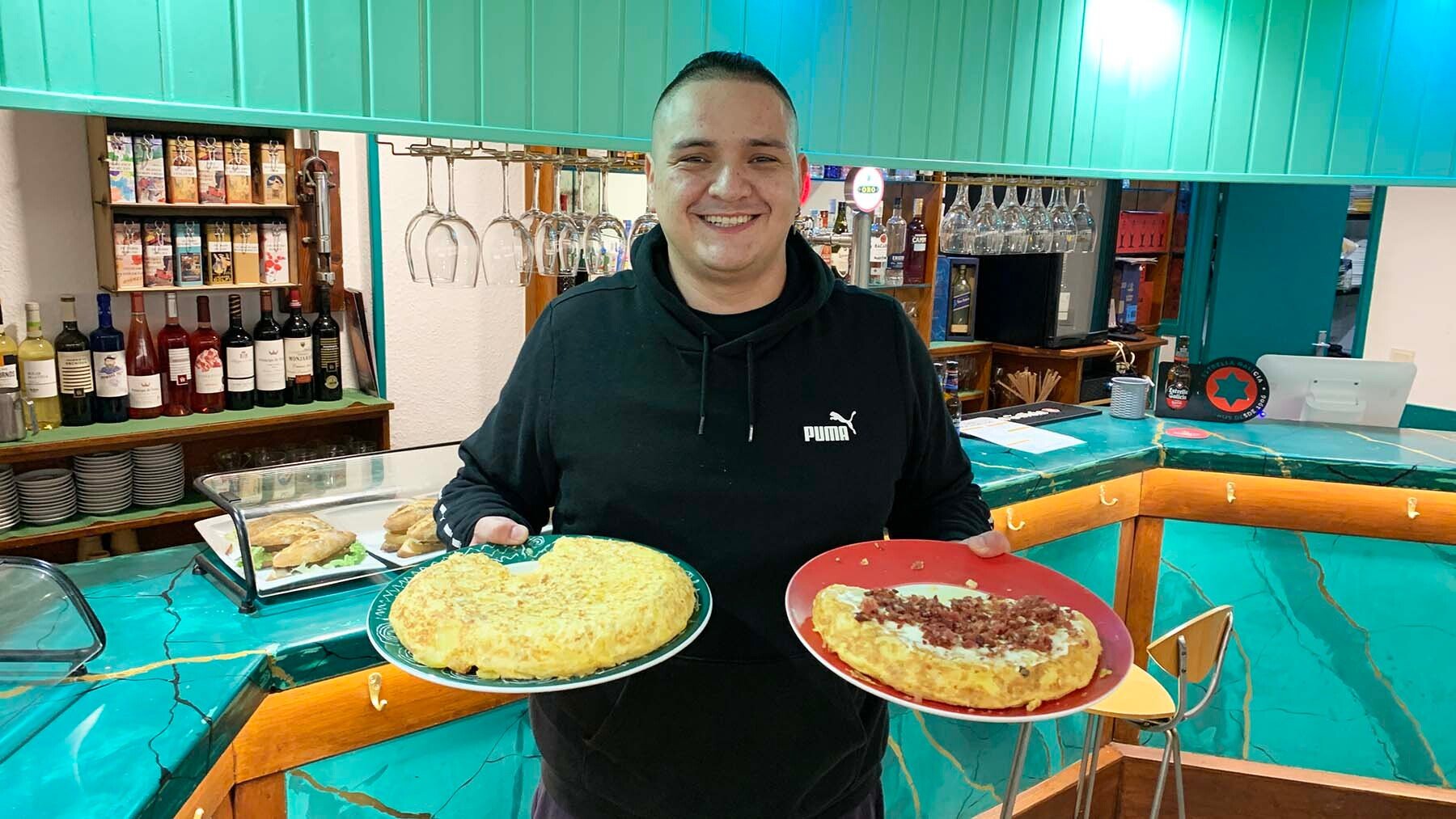 Jonnathan, de repartidor a ser el rey de la tortilla de patata en Pamplona: “El fin de semana estamos a tope”