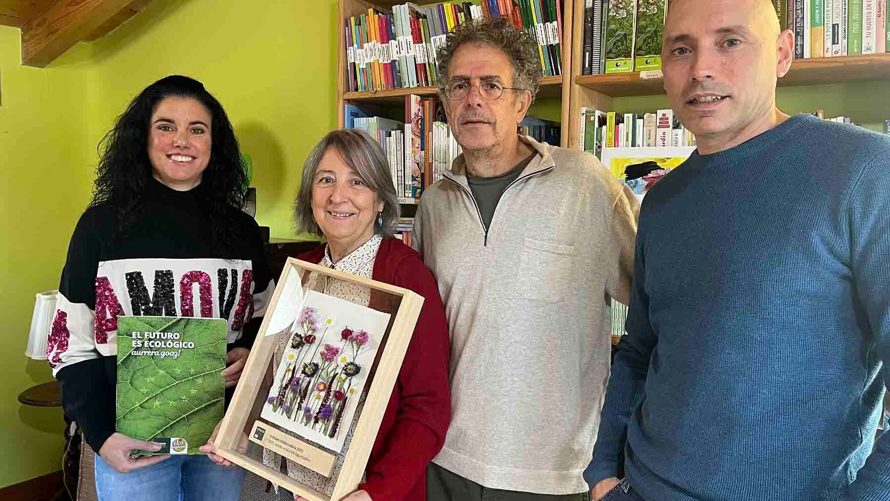 Premios CPAEN/NNPEK que se ha entregado a la editorial La Fertilidad de la Tierra en la modalidad Entidad colaboradora.