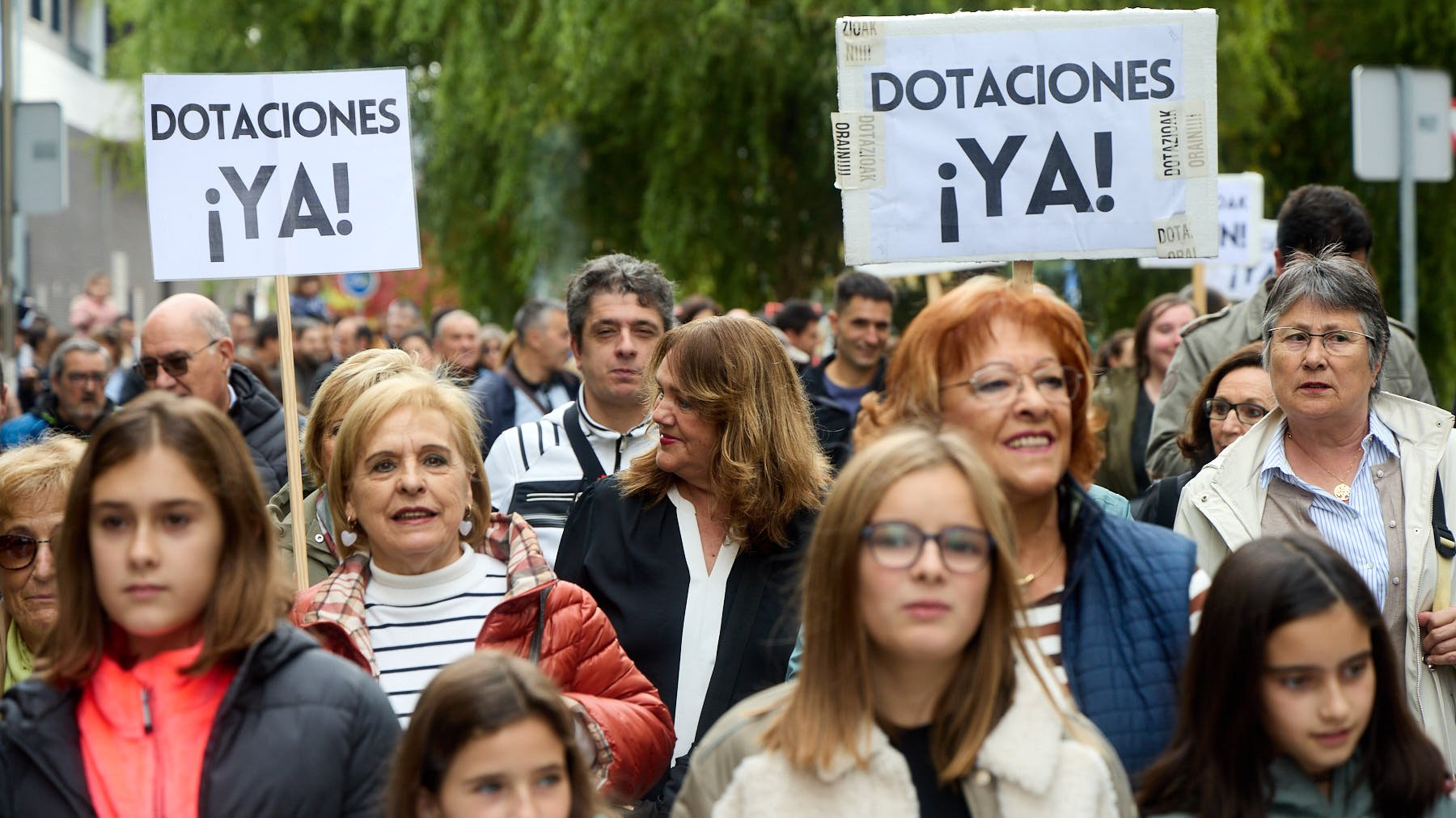 Manifestación de los vecinos de Ripagaina para exigir dotaciones y servicios en el barrio. IÑIGO ALZUGARAY