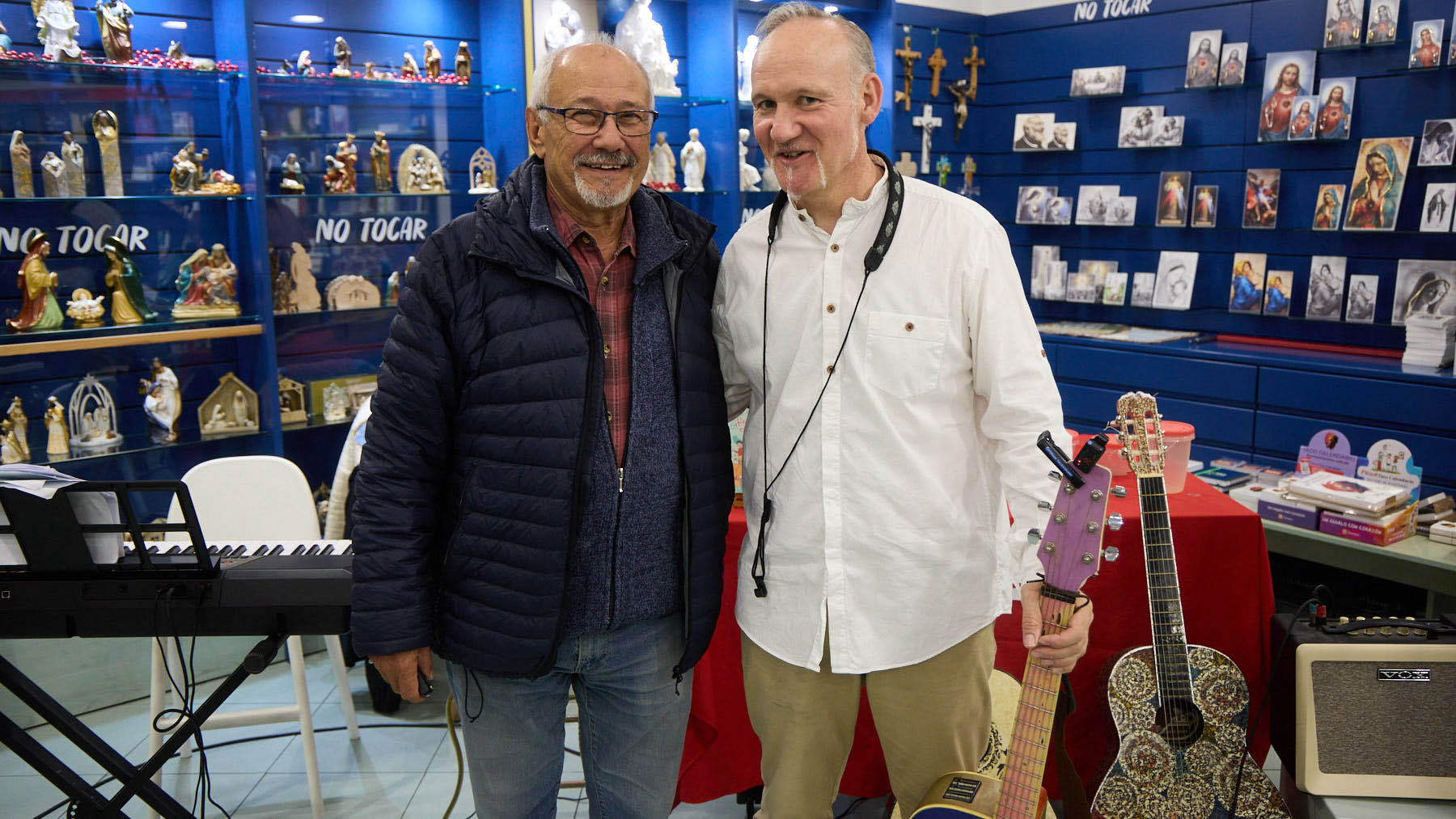 El escritor Hervé Alústiza presenta el libro ¡Reciclones en acción! en la librería San Pablo de Pamplona. IÑIGO ALZUGARAY