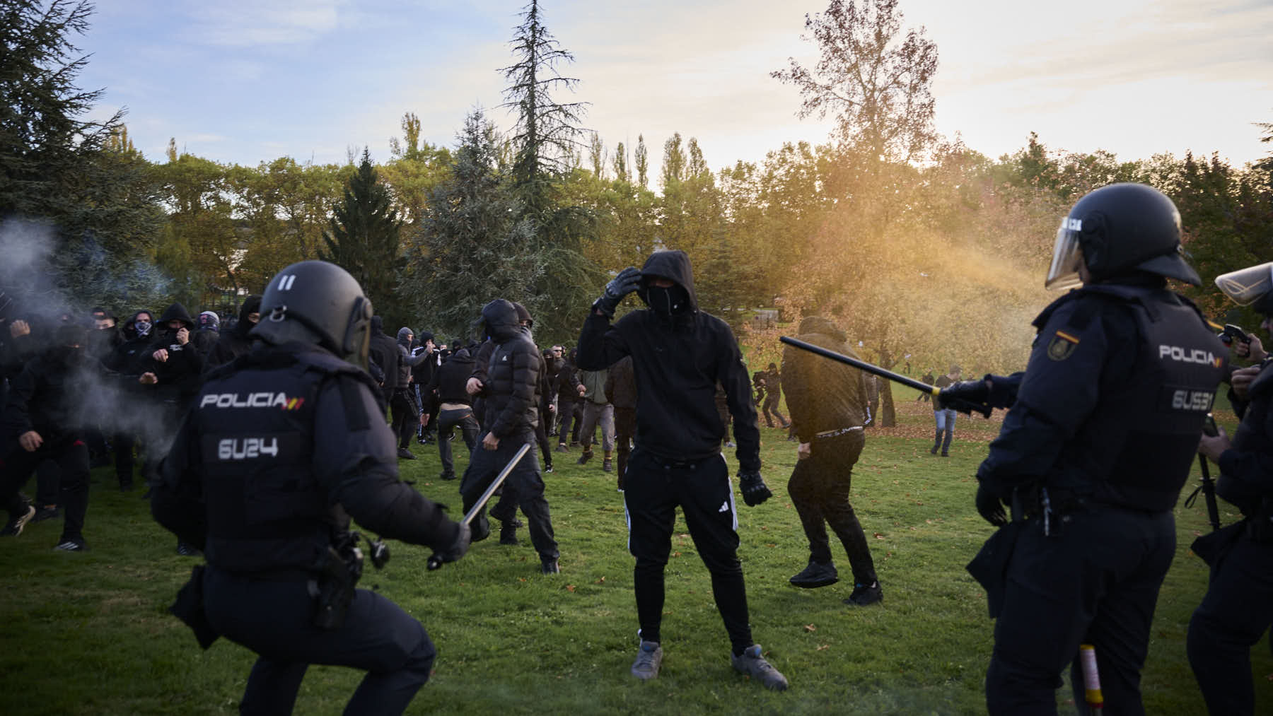 Disturbios en Pamplona frente al acto de Vito Quiles que finalmente ha sido cancelado. PABLO LASAOSA