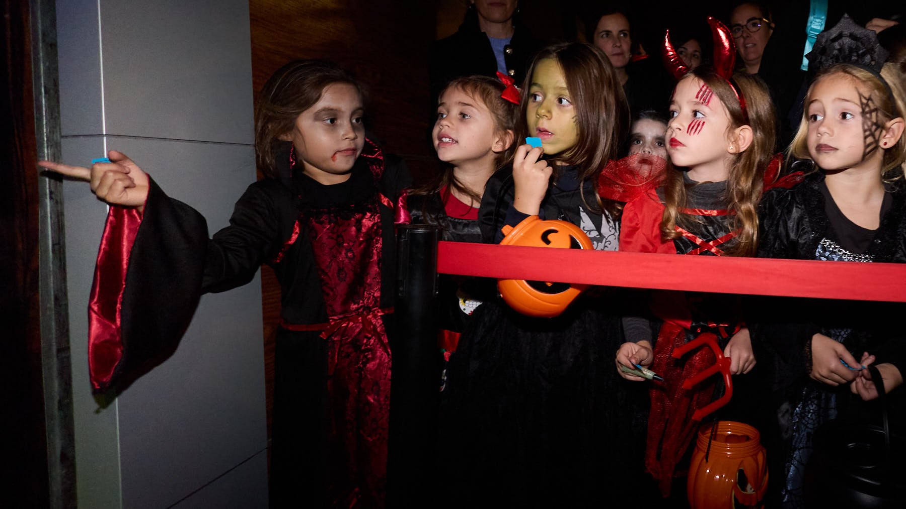Fiesta de Halloween en el taller Autorrama de Pamplona. NAVARRA.COM
