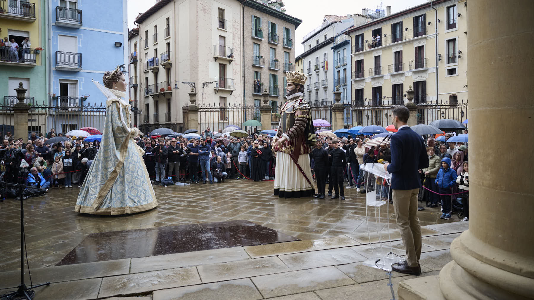 Presentación de los gigantes de la Catedral de Pamplona. PABLO LASAOSA