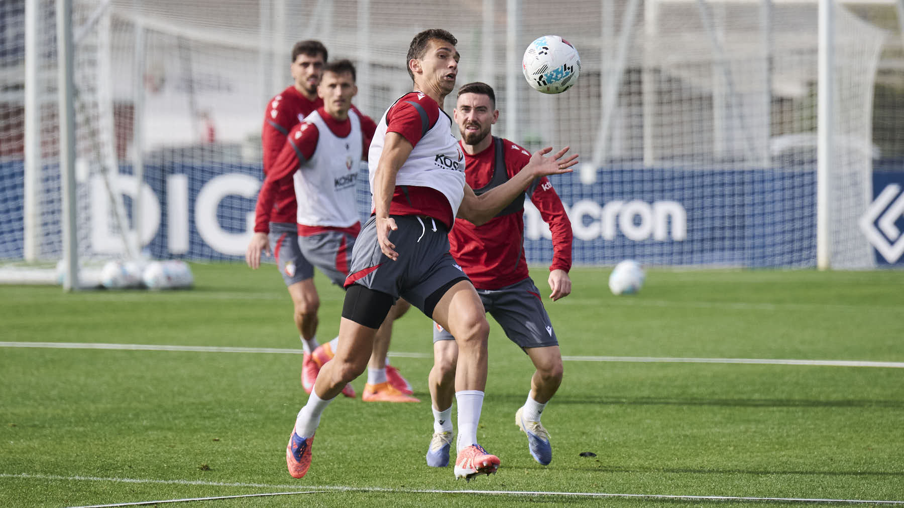 La importante baja que deja a Osasuna con solo 16 jugadores con ficha profesional para visitar al Sevilla