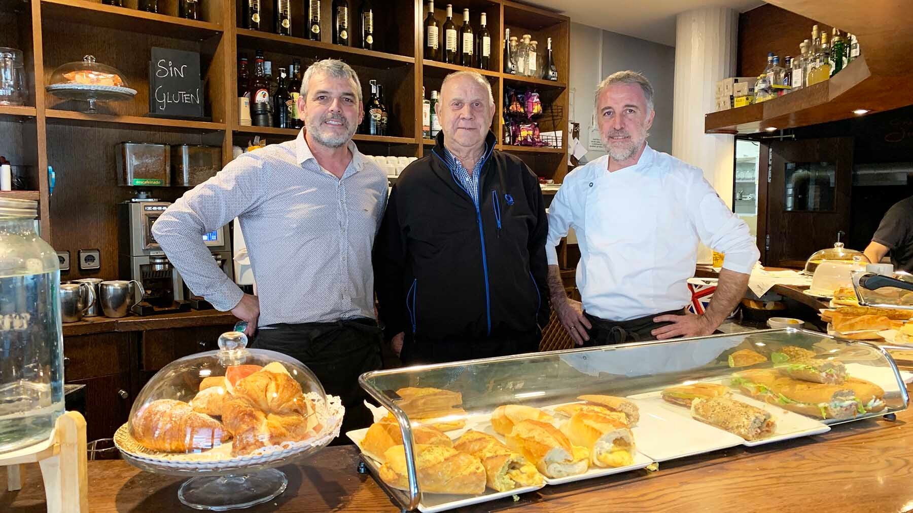 Casi 40 años de un negocio familiar en la cuenca de Pamplona: “La especialidad es la carne y el pescado a la brasa”