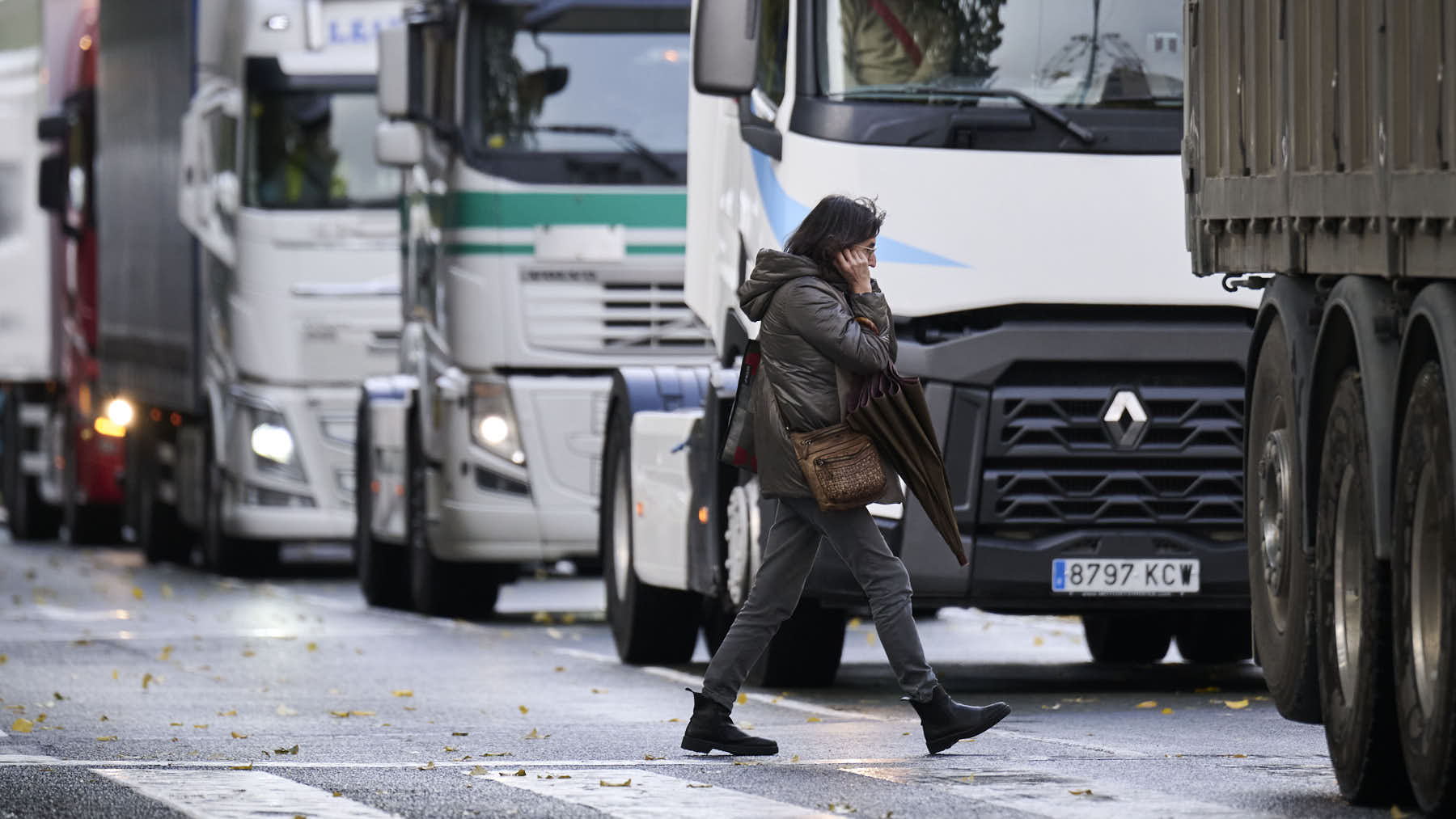 Camionada convocada por Tradisna, ANET e HIRU para reclamar "peajes para nadie, fiscalidad justa e infraestructuras seguras" para el sector del transporte. PABLO LASAOSA