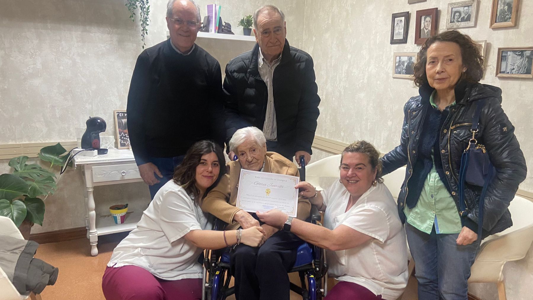 Cumple 103 años en Navarra y lo celebra con su biznieta: la historia de Gloria