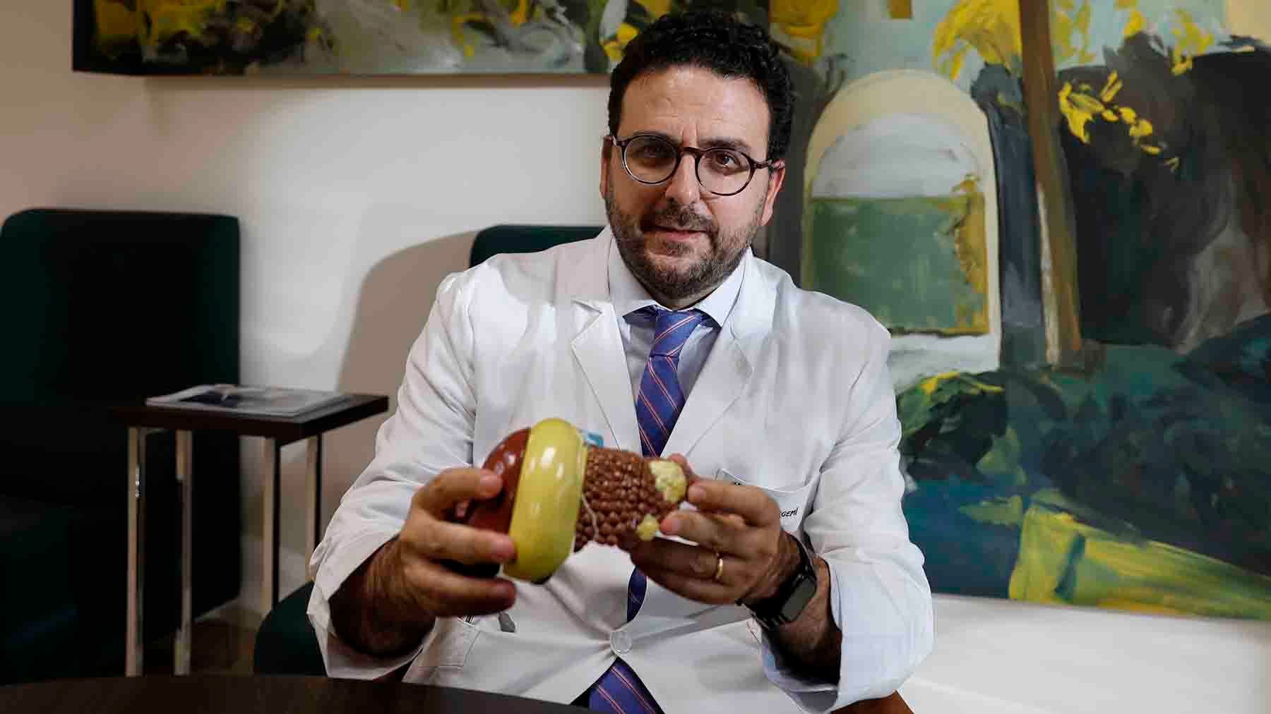 Josepmaria, el hepatólogo de la Clínica Universidad de Navarra que advierte del daño silencioso del alcohol en el hígado