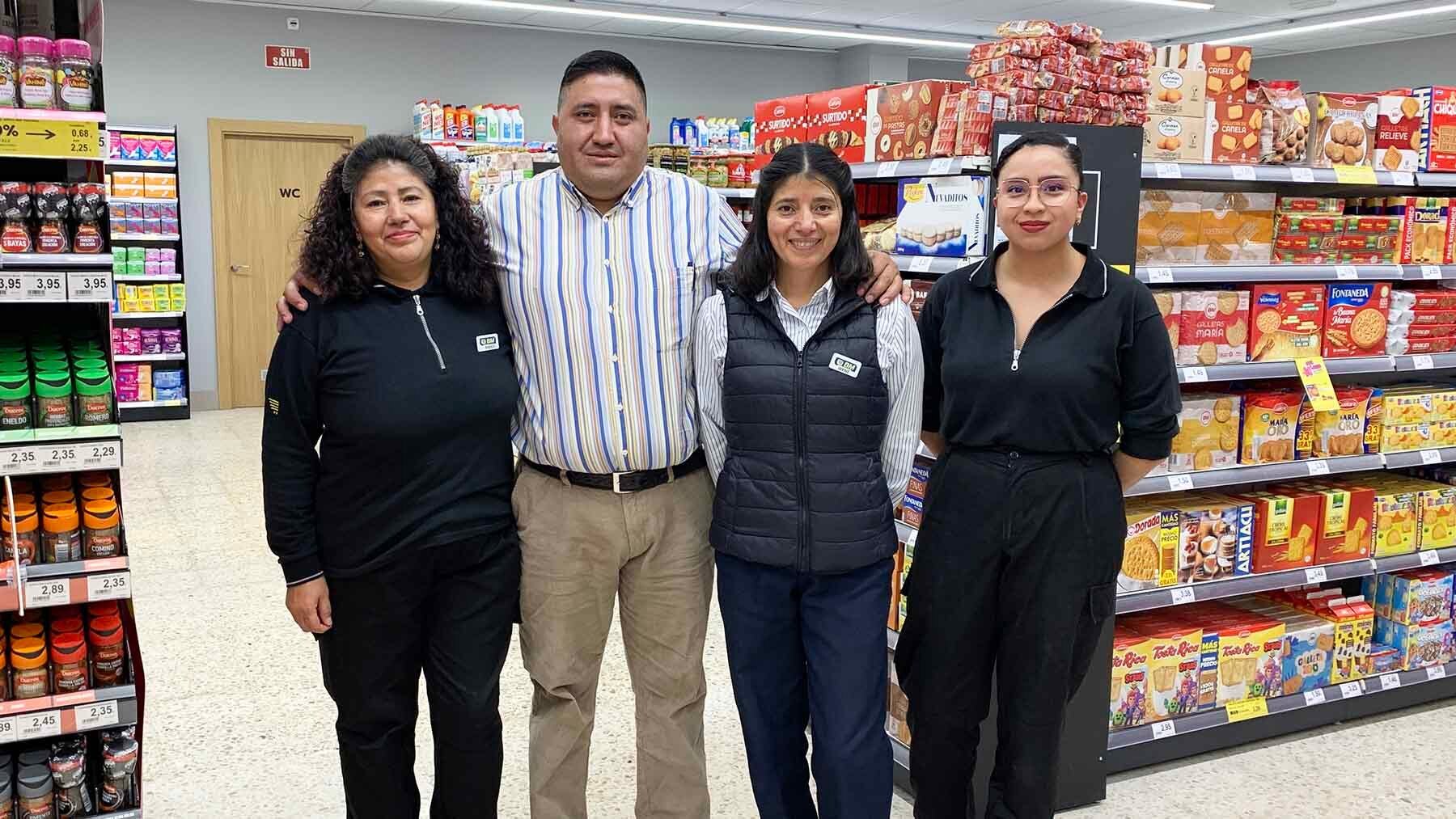 La emprendedora que abre su segundo supermercado en la cuenca de Pamplona: “Los clientes nos han acogido muy bien”