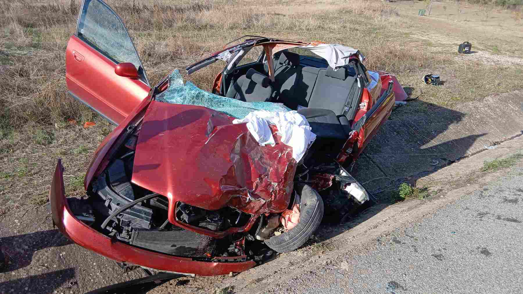 Brutal choque entre un coche y un camión en Navarra: hay una mujer herida grave y trasladada en helicóptero