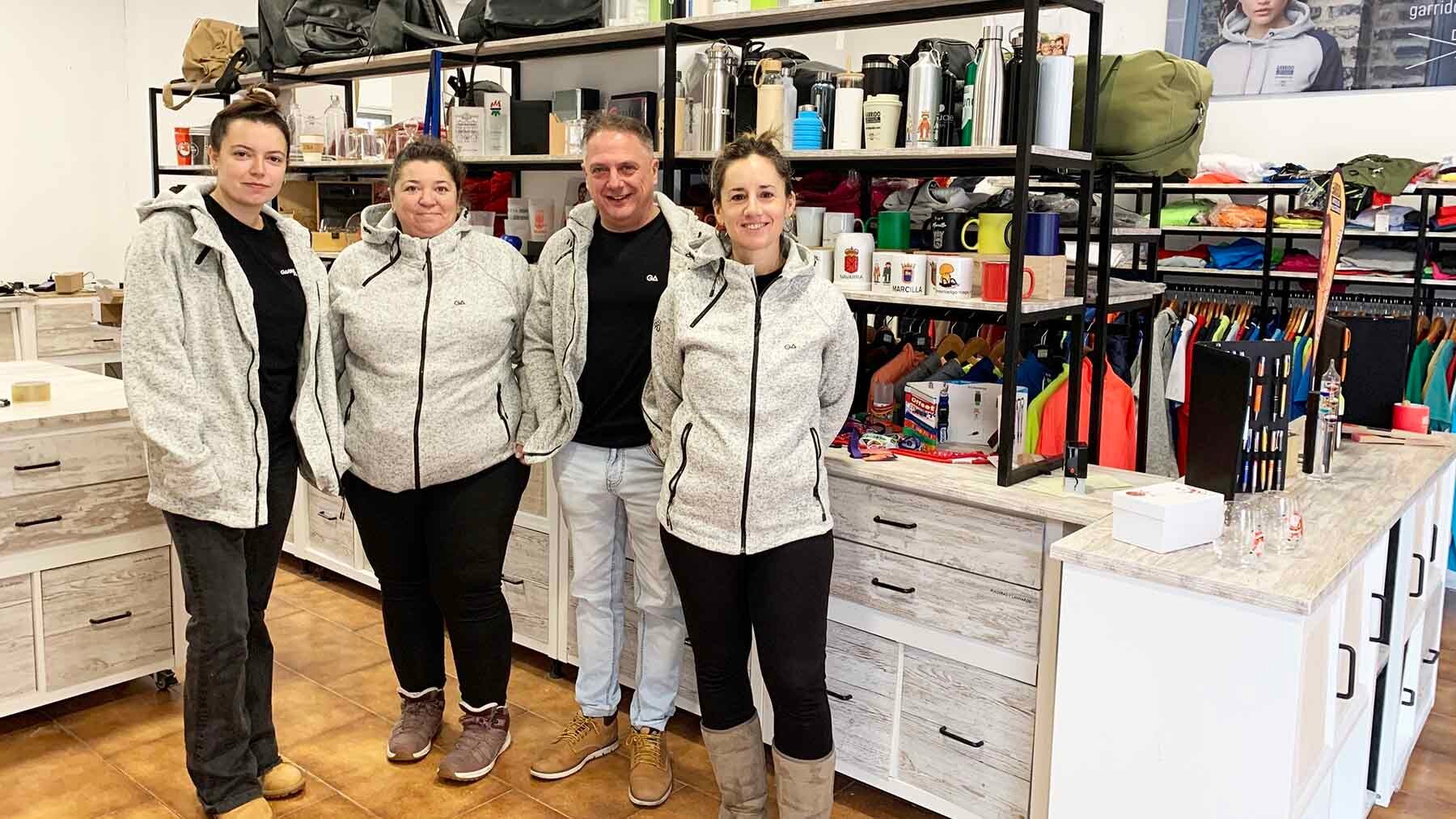 La tienda de Pamplona con regalos personalizados que cumple 35 años: “La gente confía en nosotros”